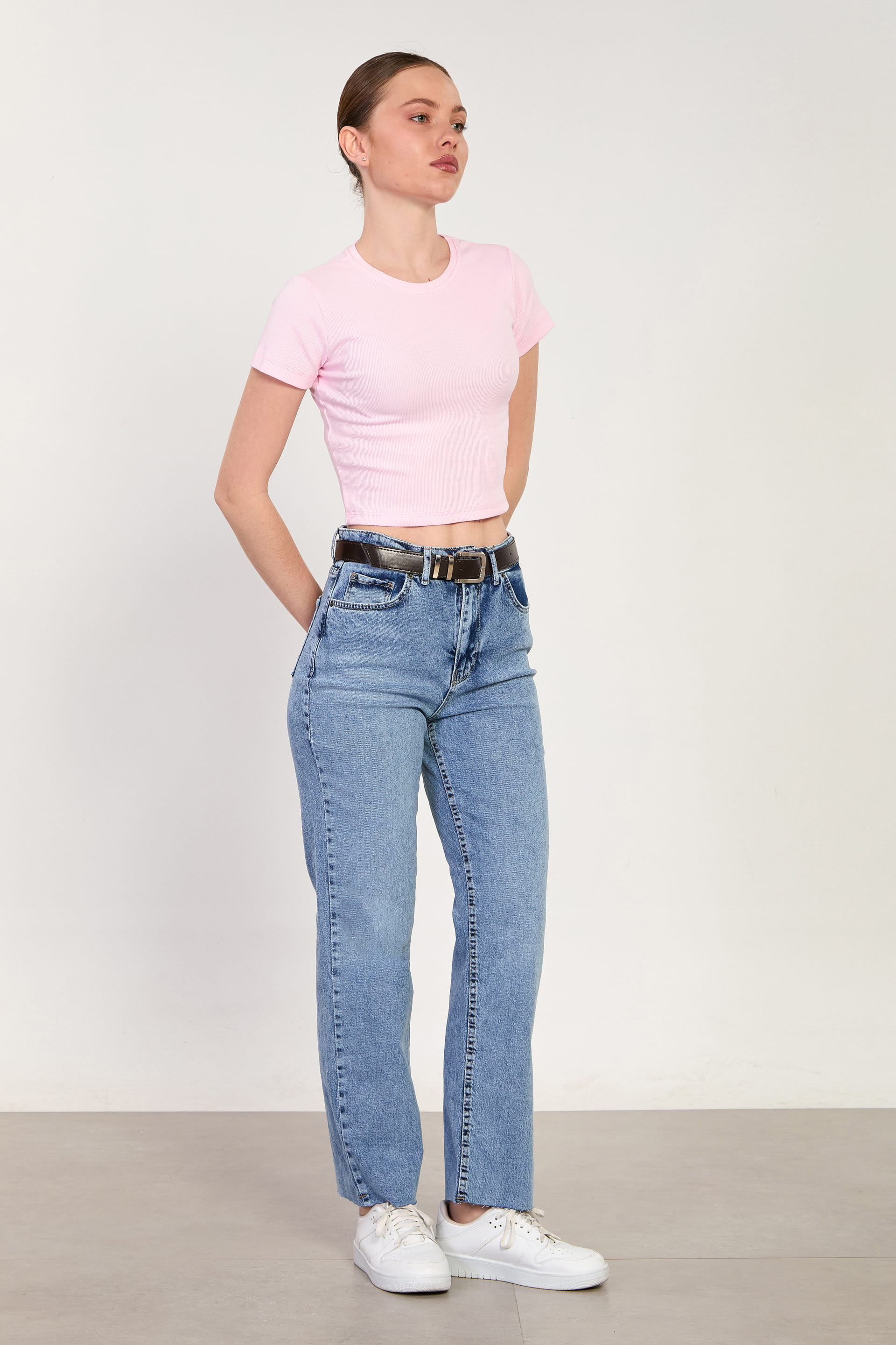 Kadın J92 Kemerli Kesik Paça Straight Jean Pantolon - Açık Mavi