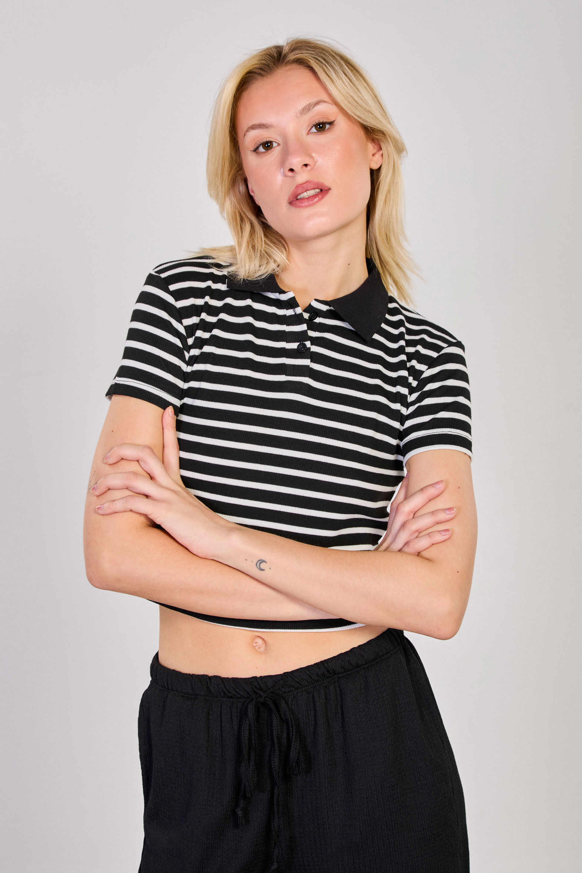 Çizgili Polo Yaka Crop T-Shirt - Siyah/Beyaz