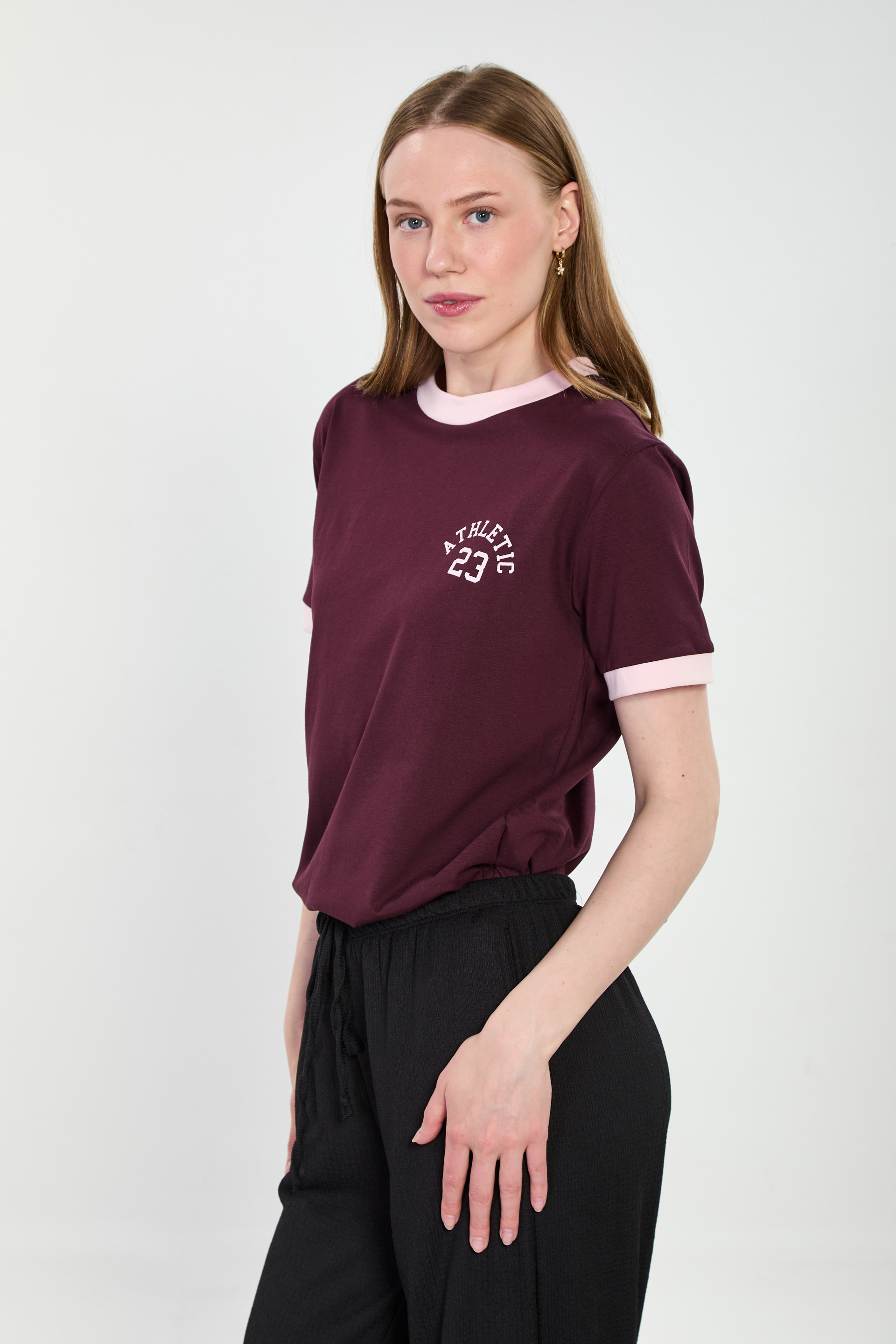 Kadın Göğüs Baskılı Garnili T-Shirt - Mürdüm