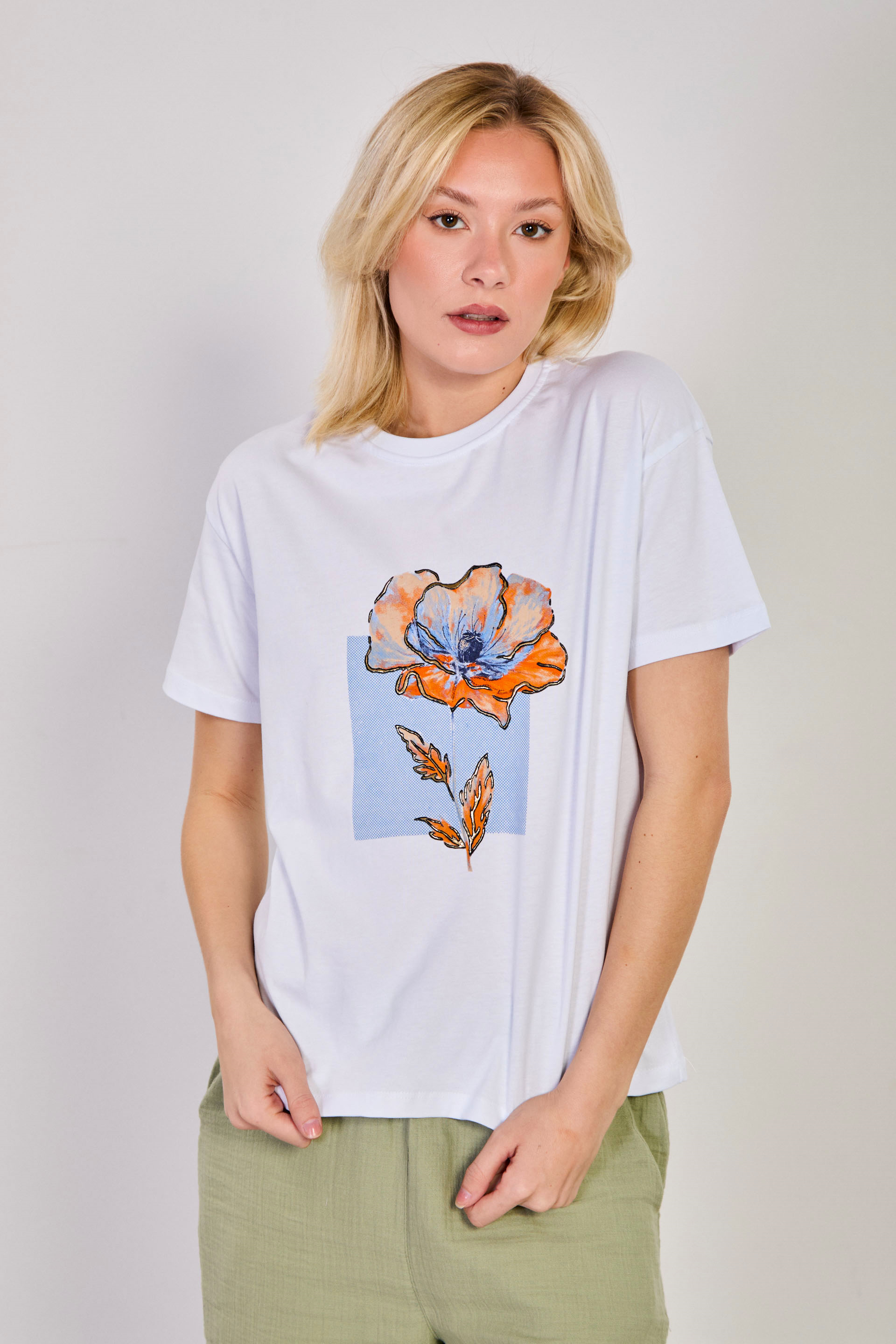 Kadın Yağlı Boya Çiçek Desenli Oversize T-Shirt - Beyaz