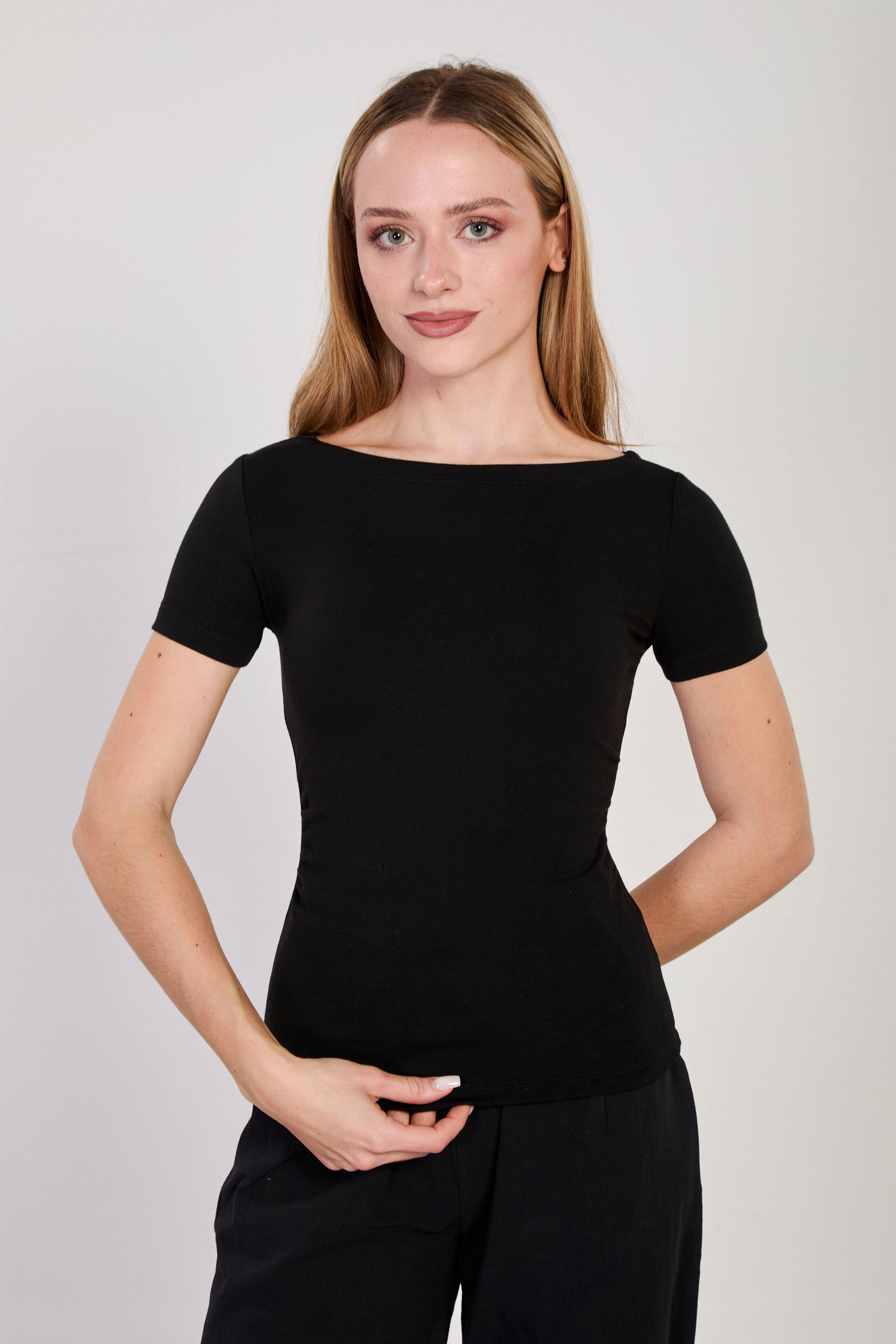 Kadın Kayık Yaka Yanı Büzgülü Kısa Kol Body - Siyah