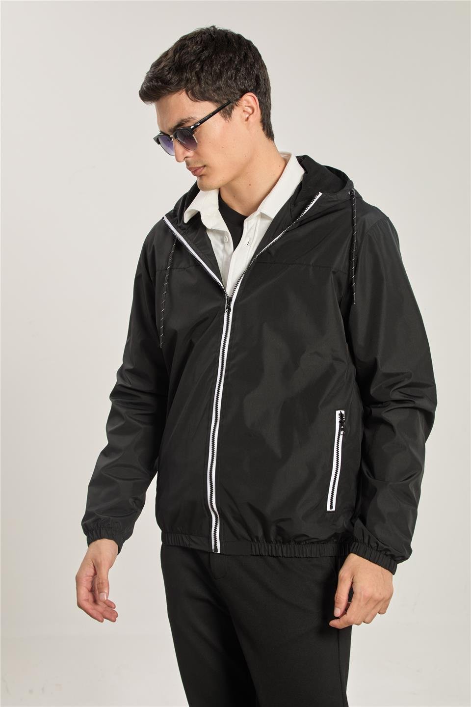 Erkek Fermuar Detaylı Kapüşonlu Yağmurluk - Siyah