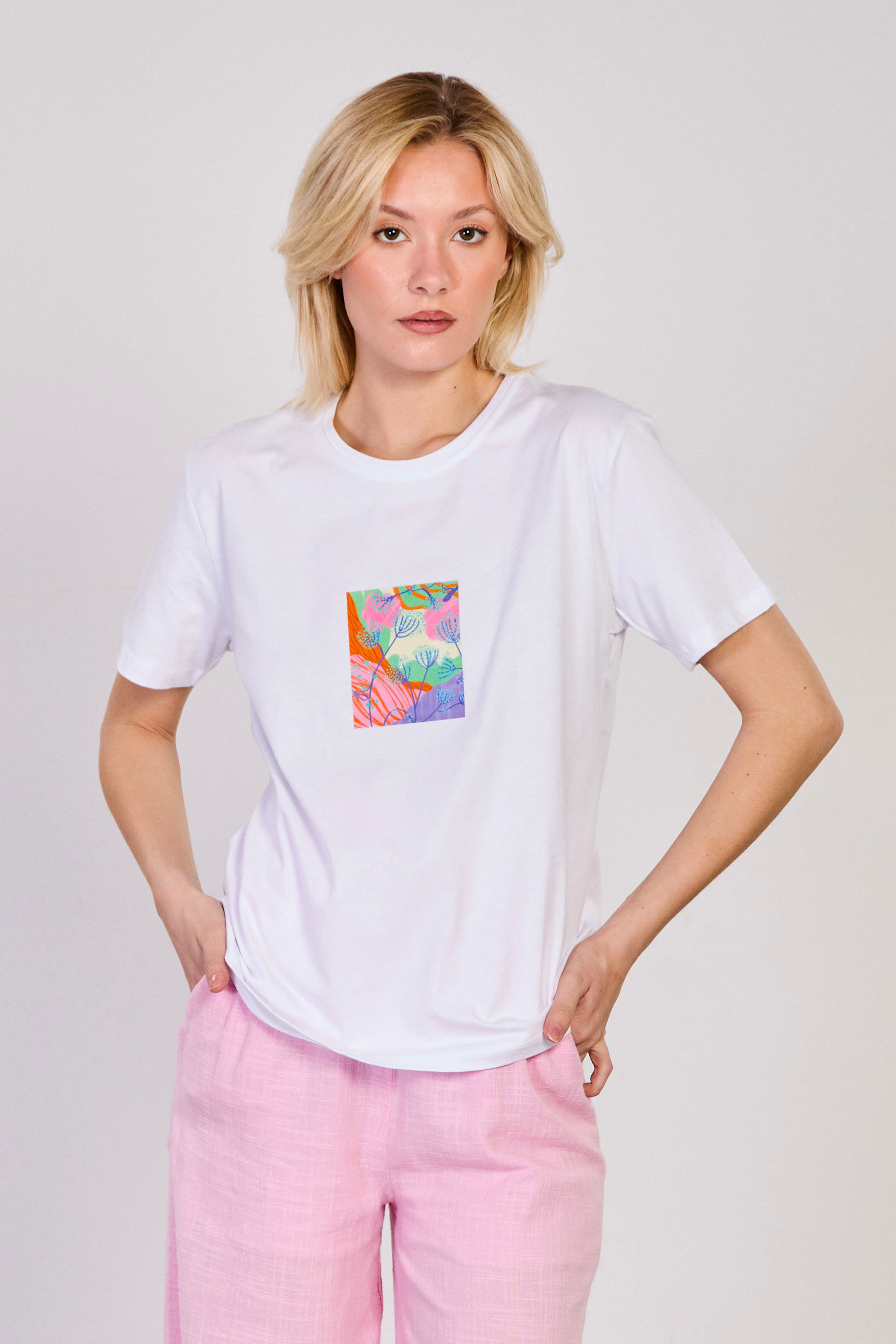 Kadın Renkli Desenli T-Shirt - Beyaz