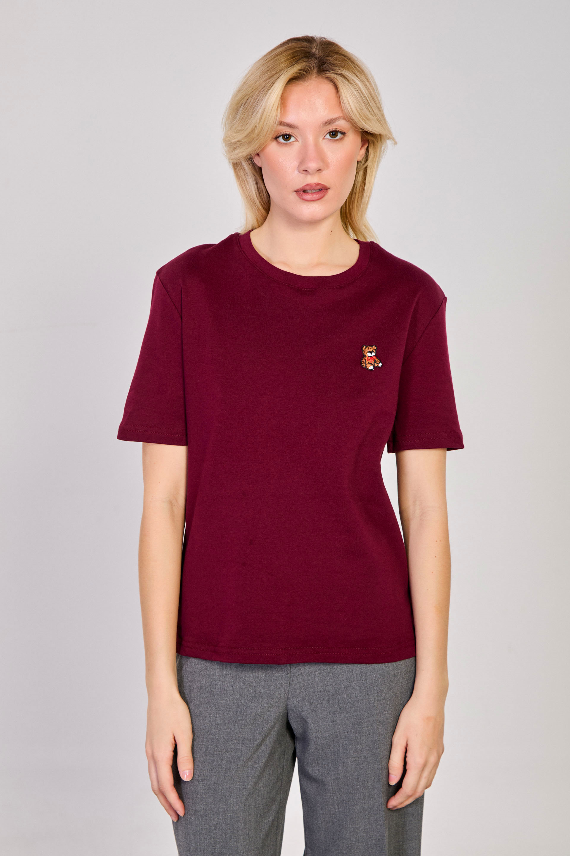 Kadın Bisiklet Yaka Göğsü Ayı Nakışlı T-Shirt - Bordo