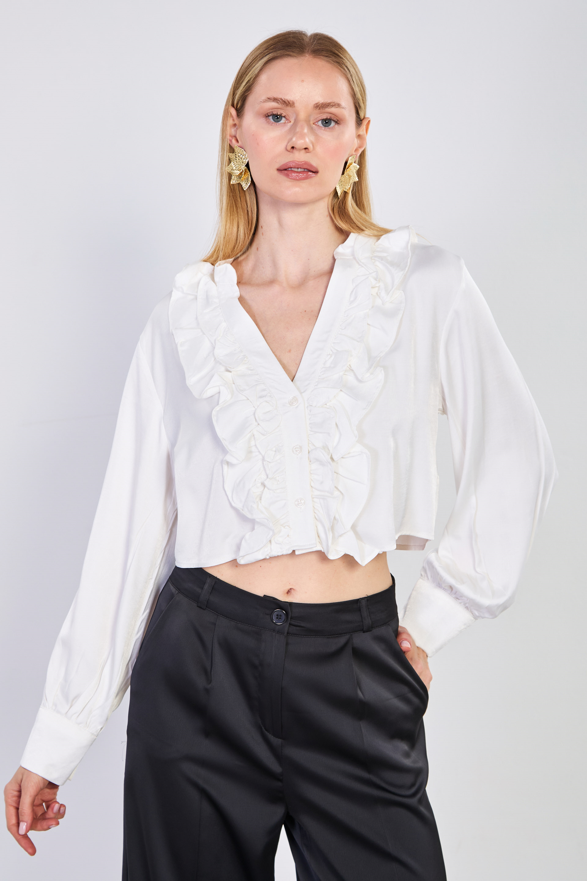 Kadın Önü Fırfırlı Saten Kısa Bluz - Ekru