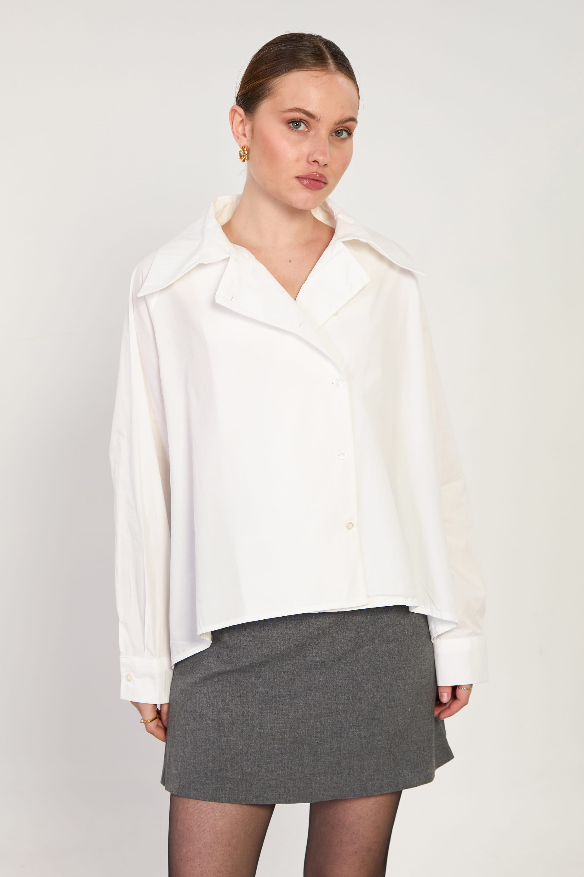 Kadın Yandan Düğmeli Sivri Yaka Oversize Gömlek - Beyaz