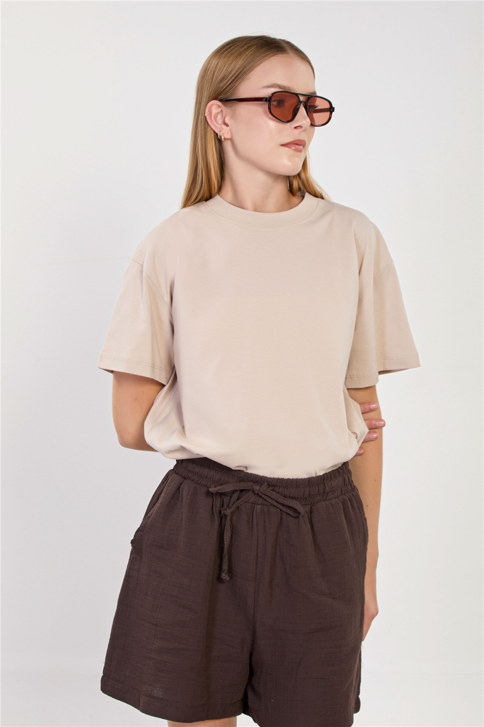 Kadın Dik Yaka Yanı Yırtmaçlı Basic T-Shirt - Taş