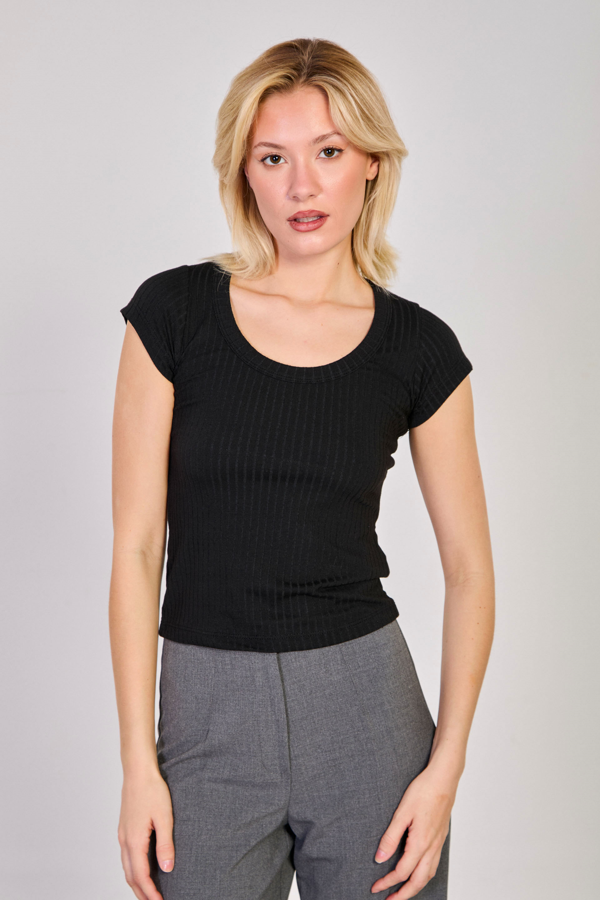 Geniş Yaka Kısa Kol Fitilli Body - Siyah