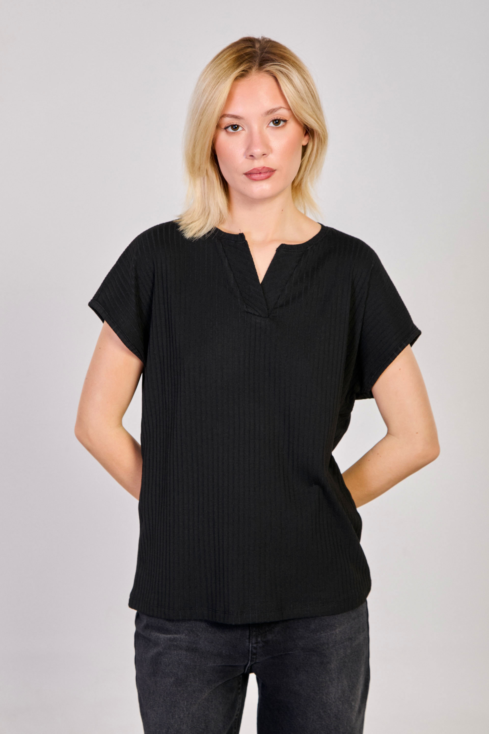 Kadın V Yaka Kısa Kollu Fitilli T-Shirt - Siyah