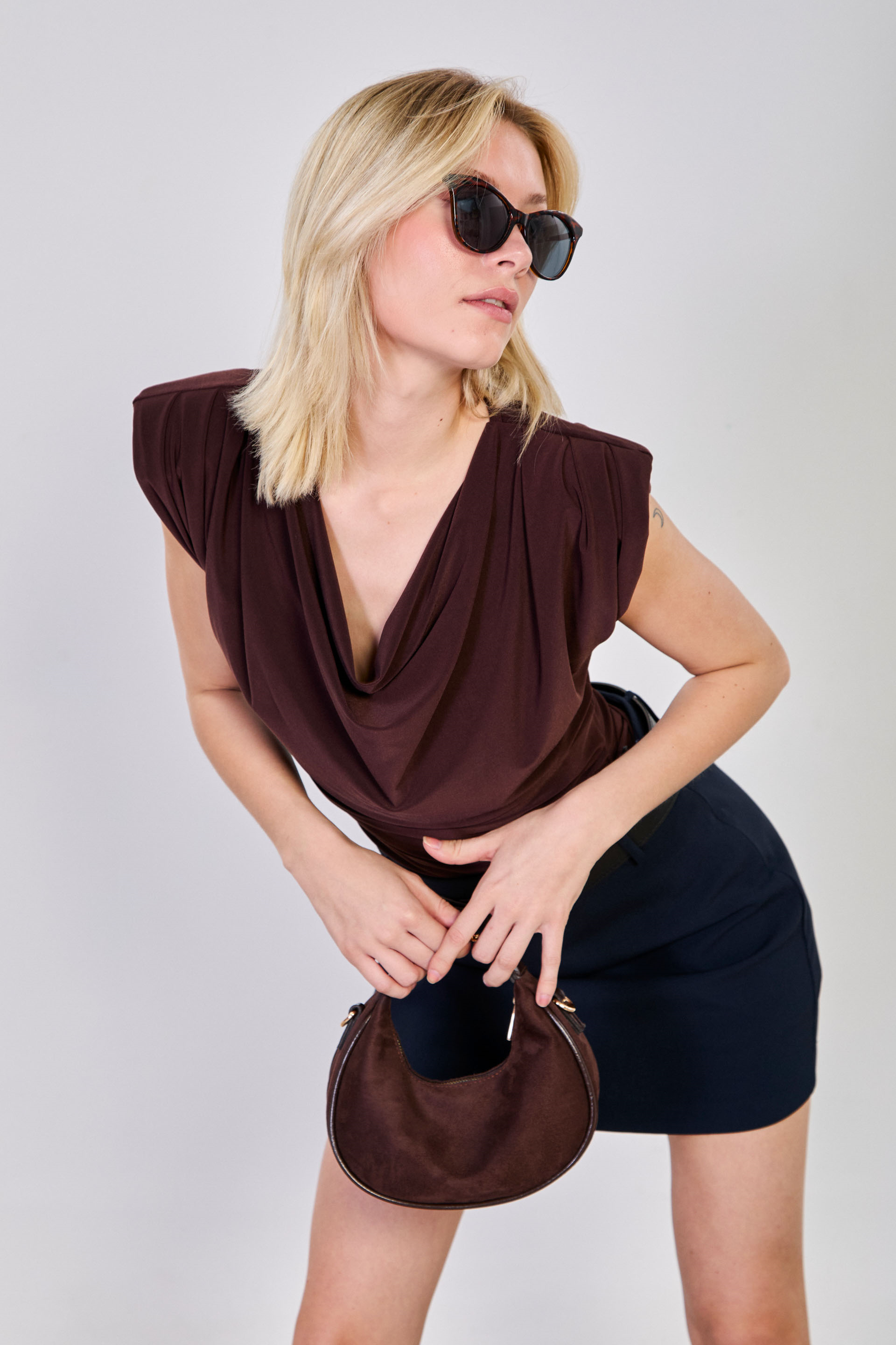 Kadın Degaje Yaka Vatkalı Kolsuz Bluz - Acı Kahve