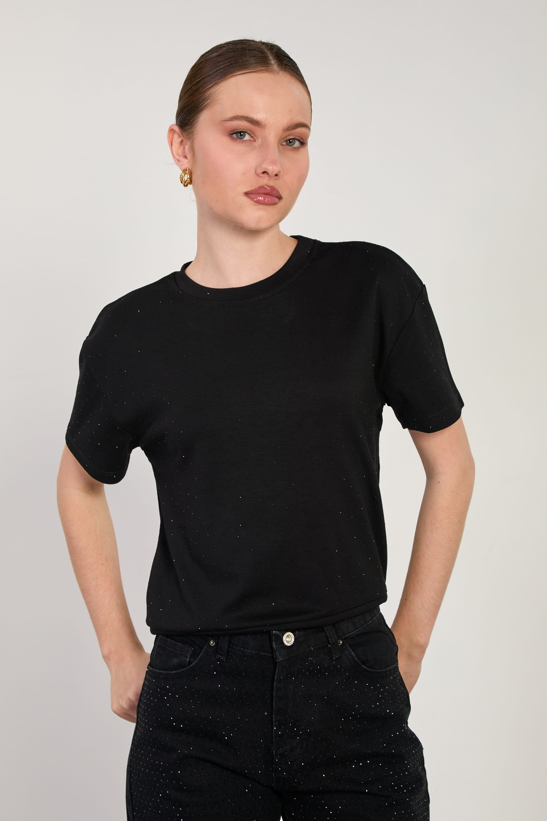 Kadın Bisiklet Yaka Taşlı T-Shirt - Siyah