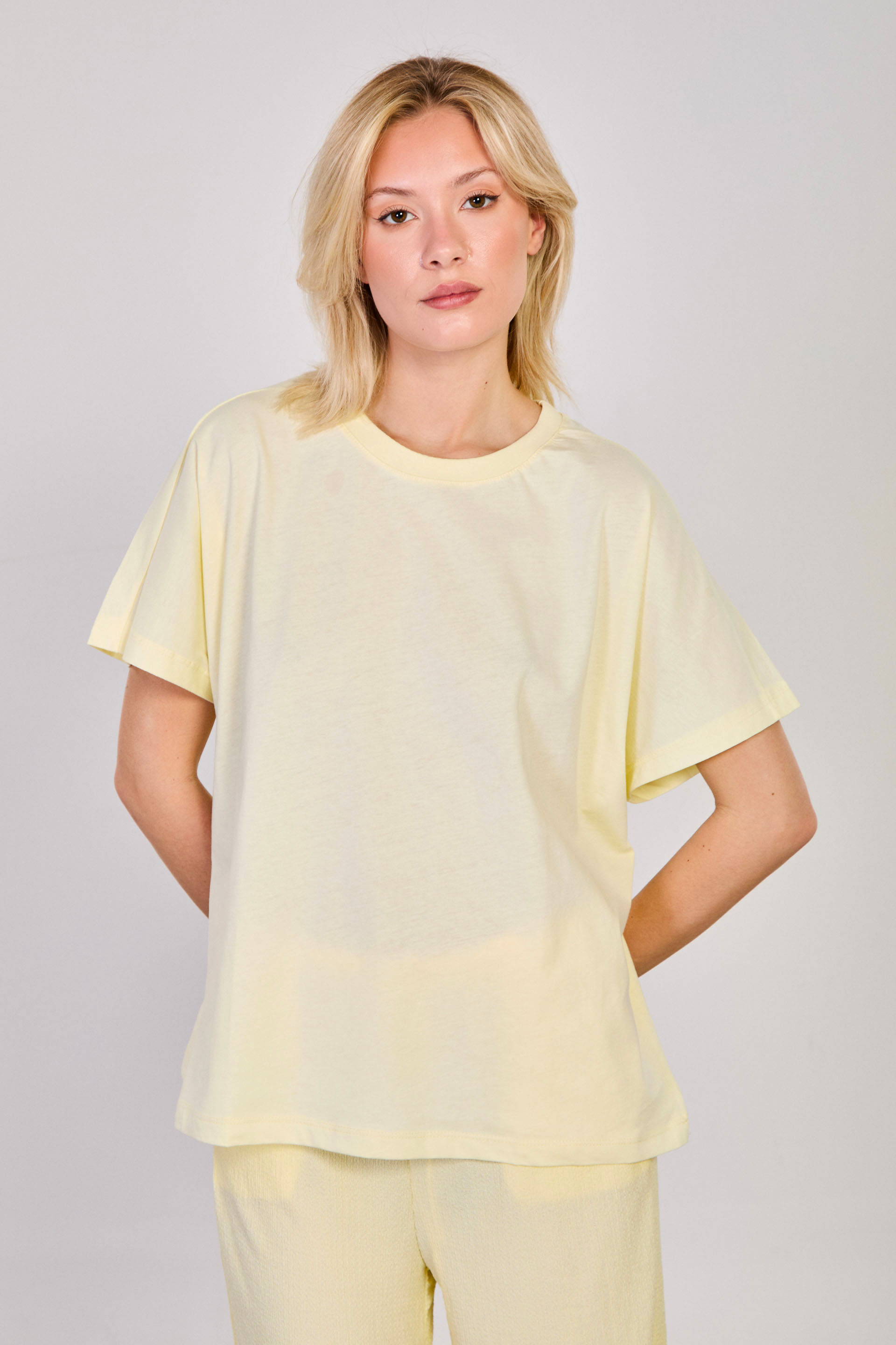 Kadın Dik Yaka Düşük Kol Oversize T-Shirt - Açık Sarı