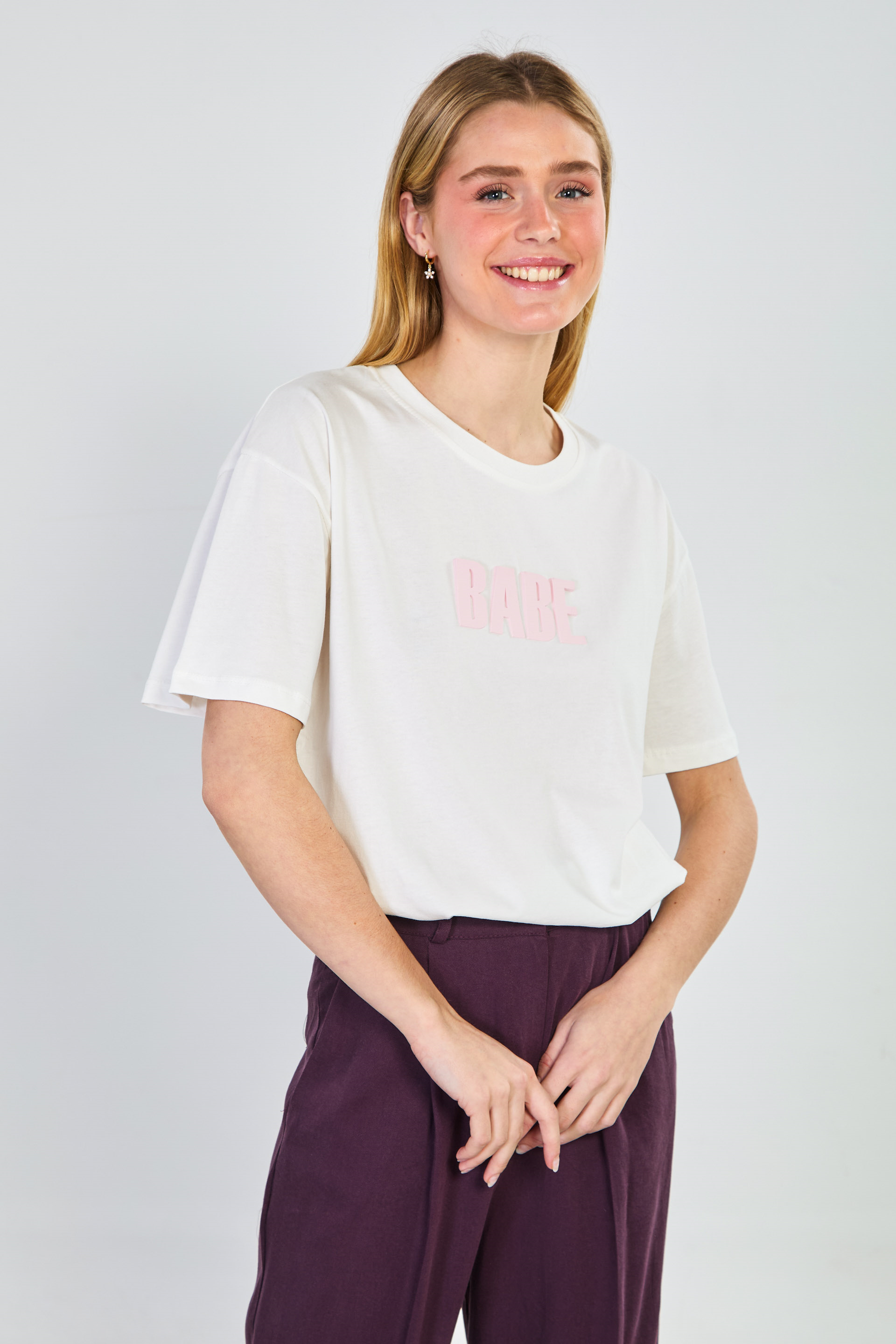 Kadın Kabartmalı Babe Yazılı T-Shirt - Beyaz/Pembe