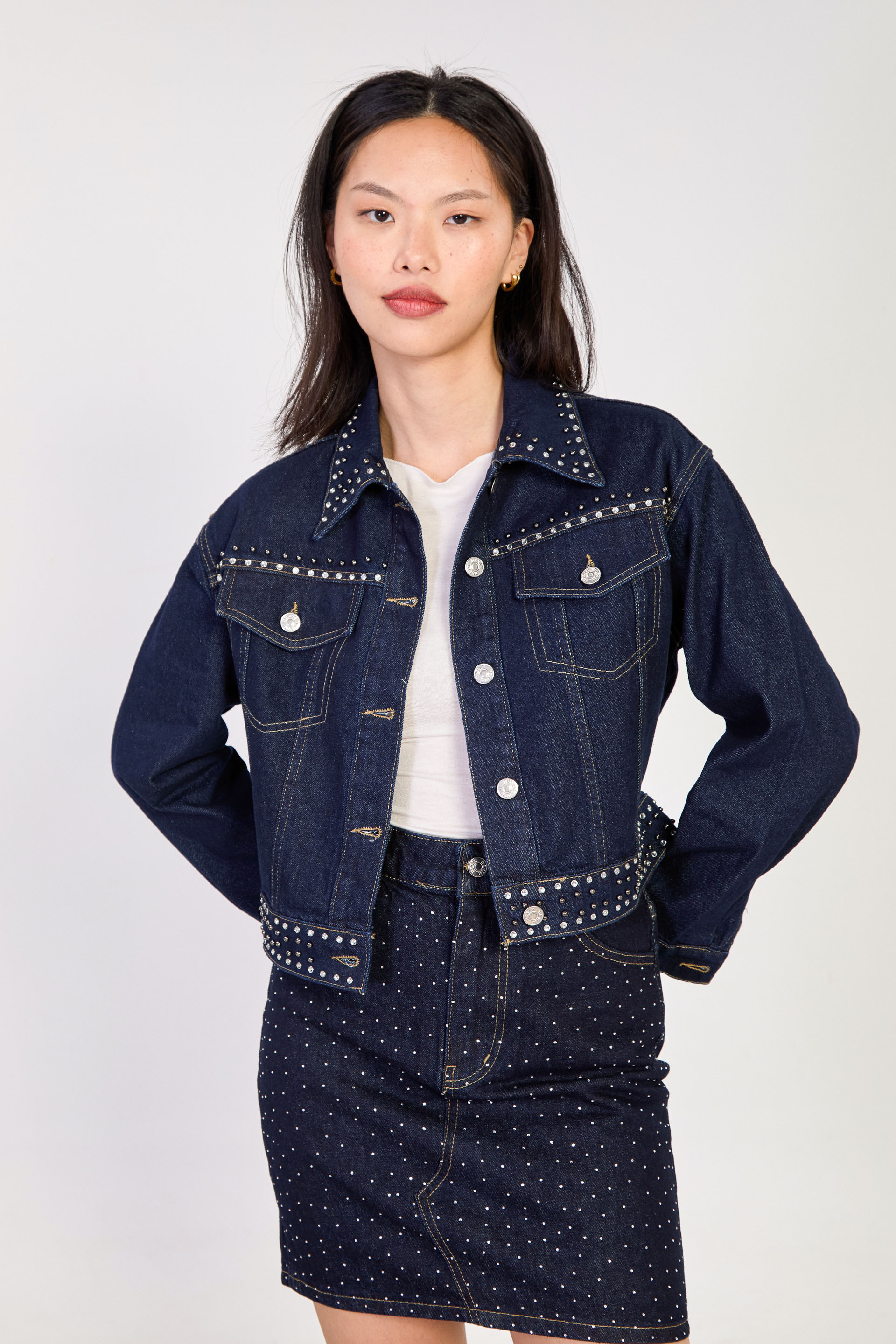 Kadın Yaka ve Etek Ucu Taşlı Kısa Denim Ceket - Lacivert