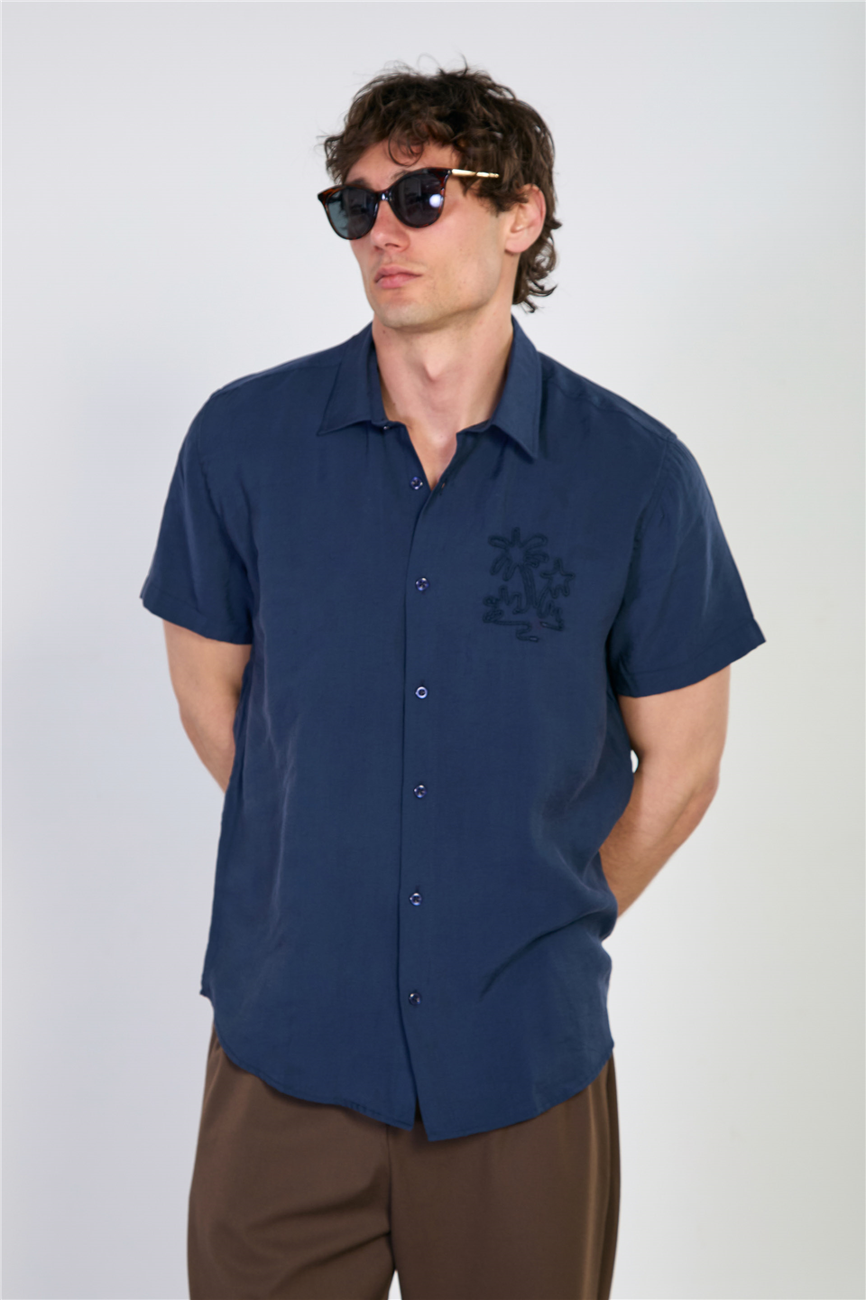 Erkek Yaka İşlemeli Kısa Kollu Gömlek - Lacivert