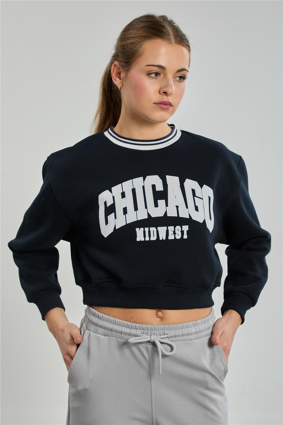 Kadın Chicago Yazılı Crop Sweatshirt - Lacivert