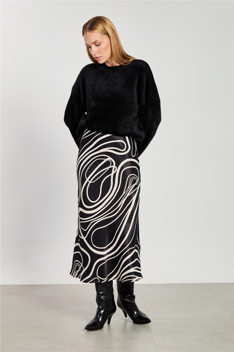 Kadın Çizgi Desen Midi Etek - Siyah Ekru