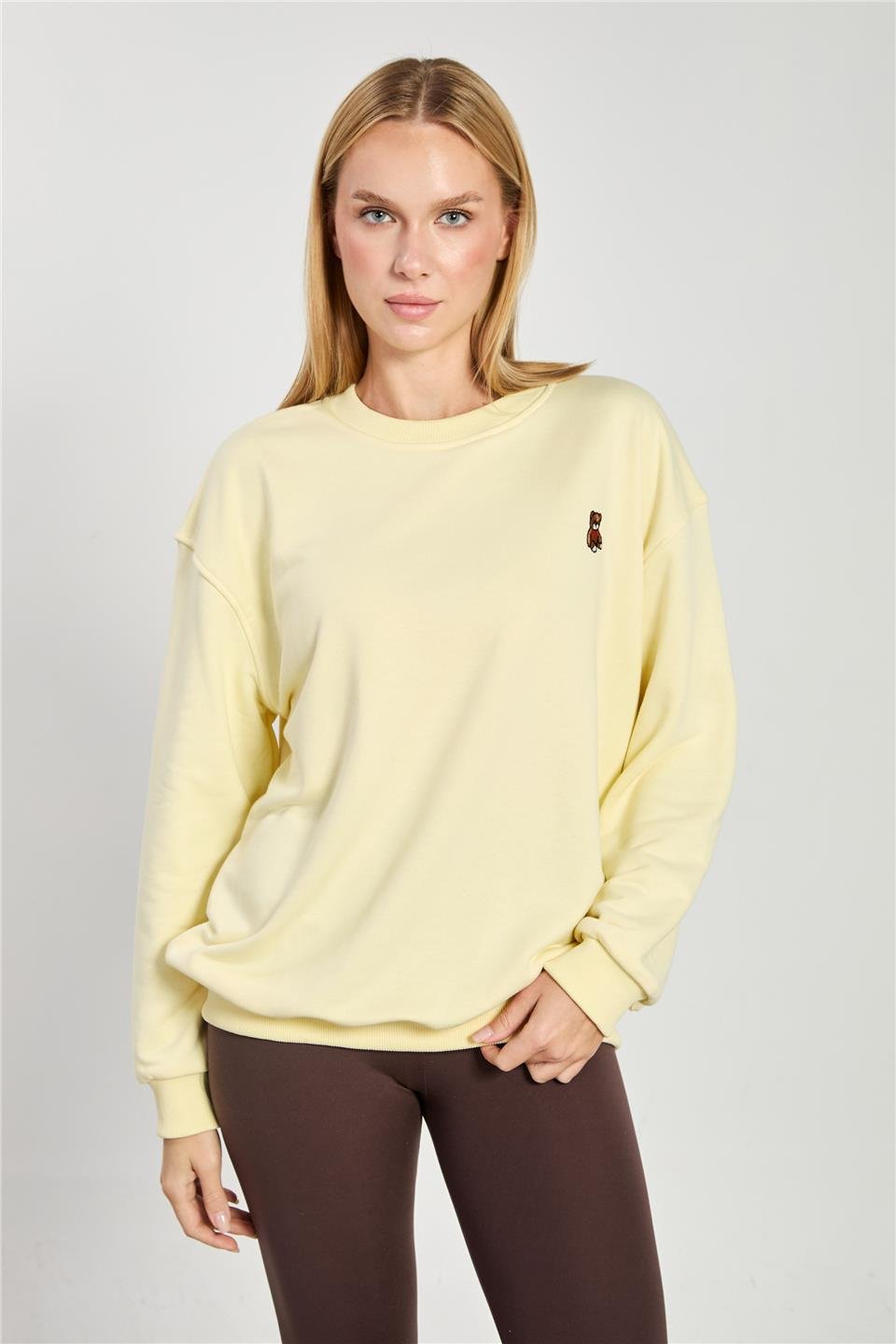 Kadın Göğsü Ayı Nakışlı Sweatshirt - Açık Sarı