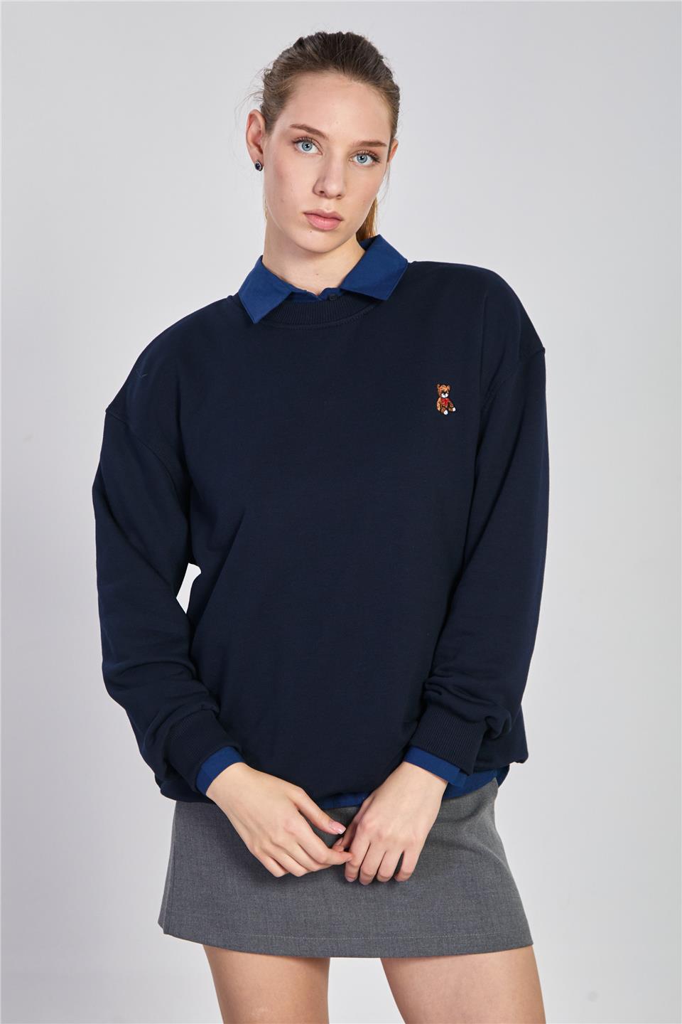 Kadın Göğsü Ayı Nakışlı Sweatshirt - Lacivert