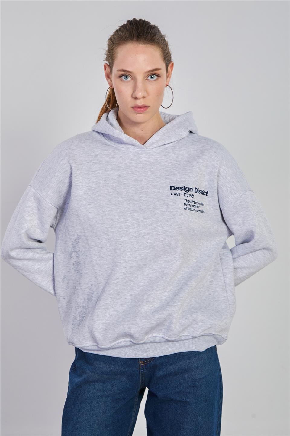 Kadın Göğüs ve Sırt Baskılı Kapüşonlu Sweatshirt - Kar Melanj 