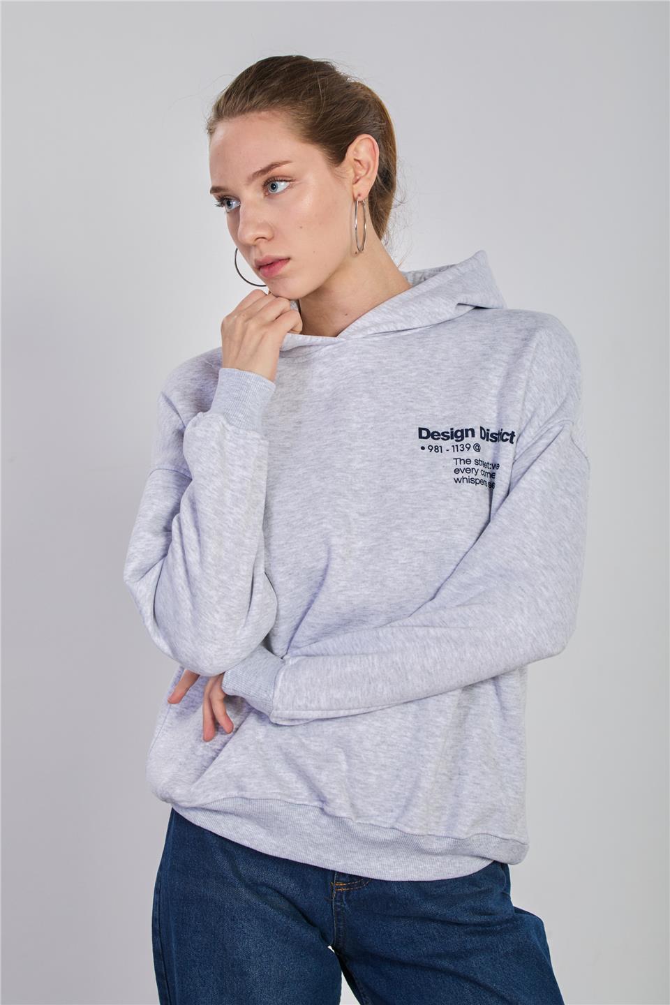 Kadın Göğüs ve Sırt Baskılı Kapüşonlu Sweatshirt - Kar Melanj 