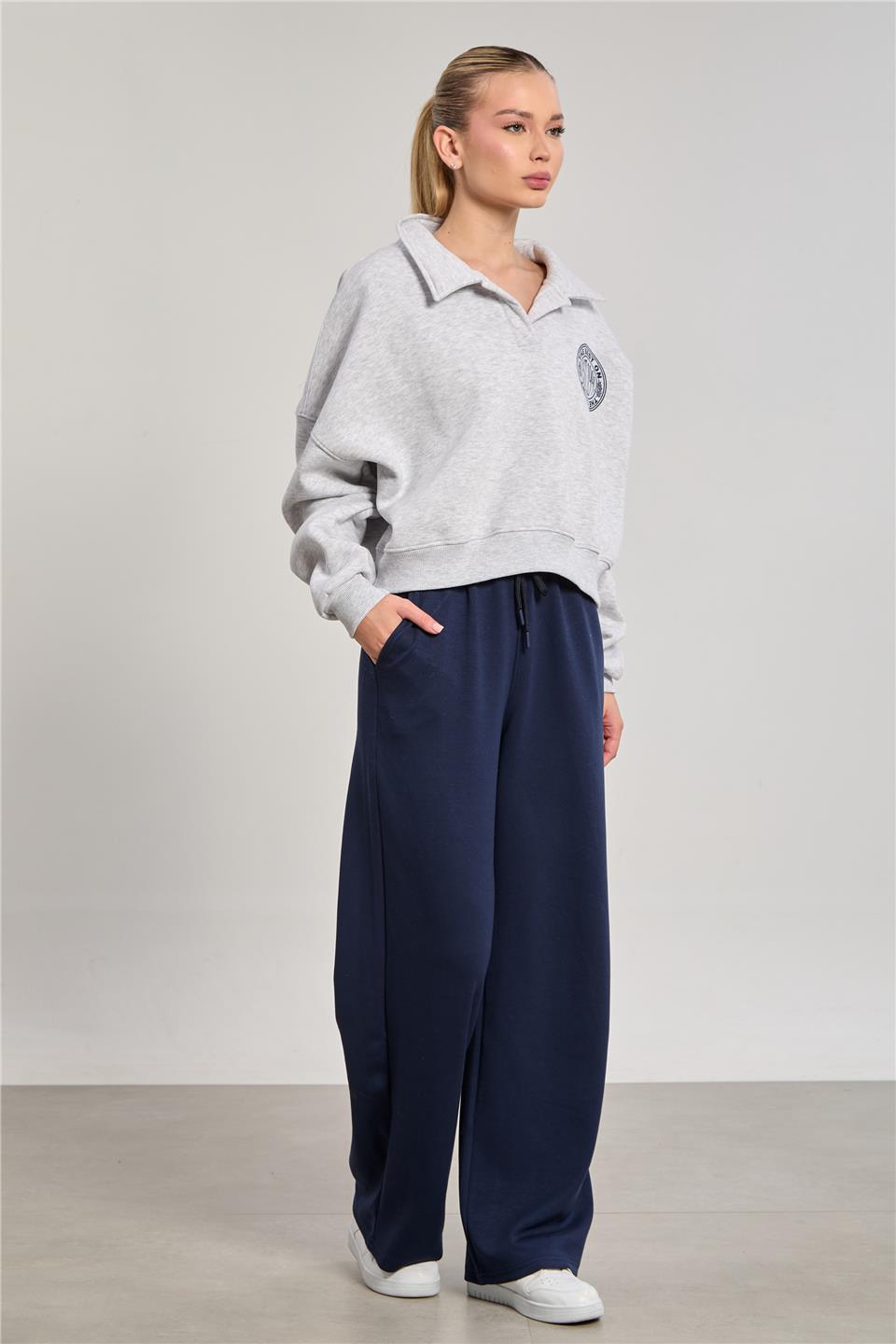 Kadın Polo Yaka Arka Baskılı Kısa Sweatshirt - Kar Melanj