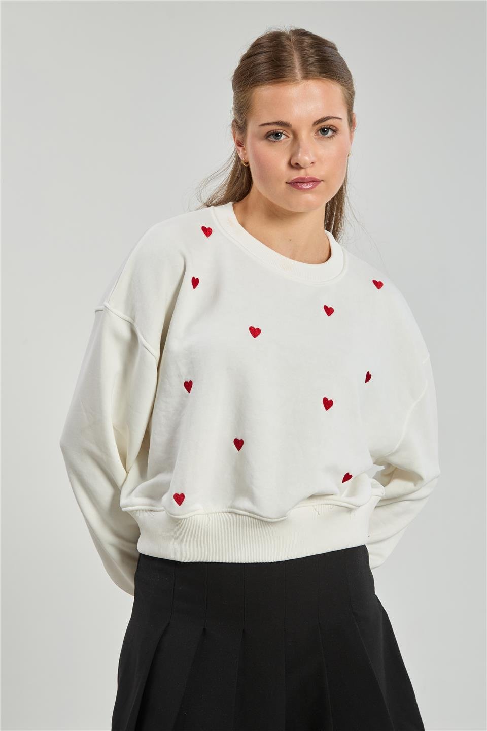 Kadın Kalp Nakışlı Kısa Sweatshirt - Ekru