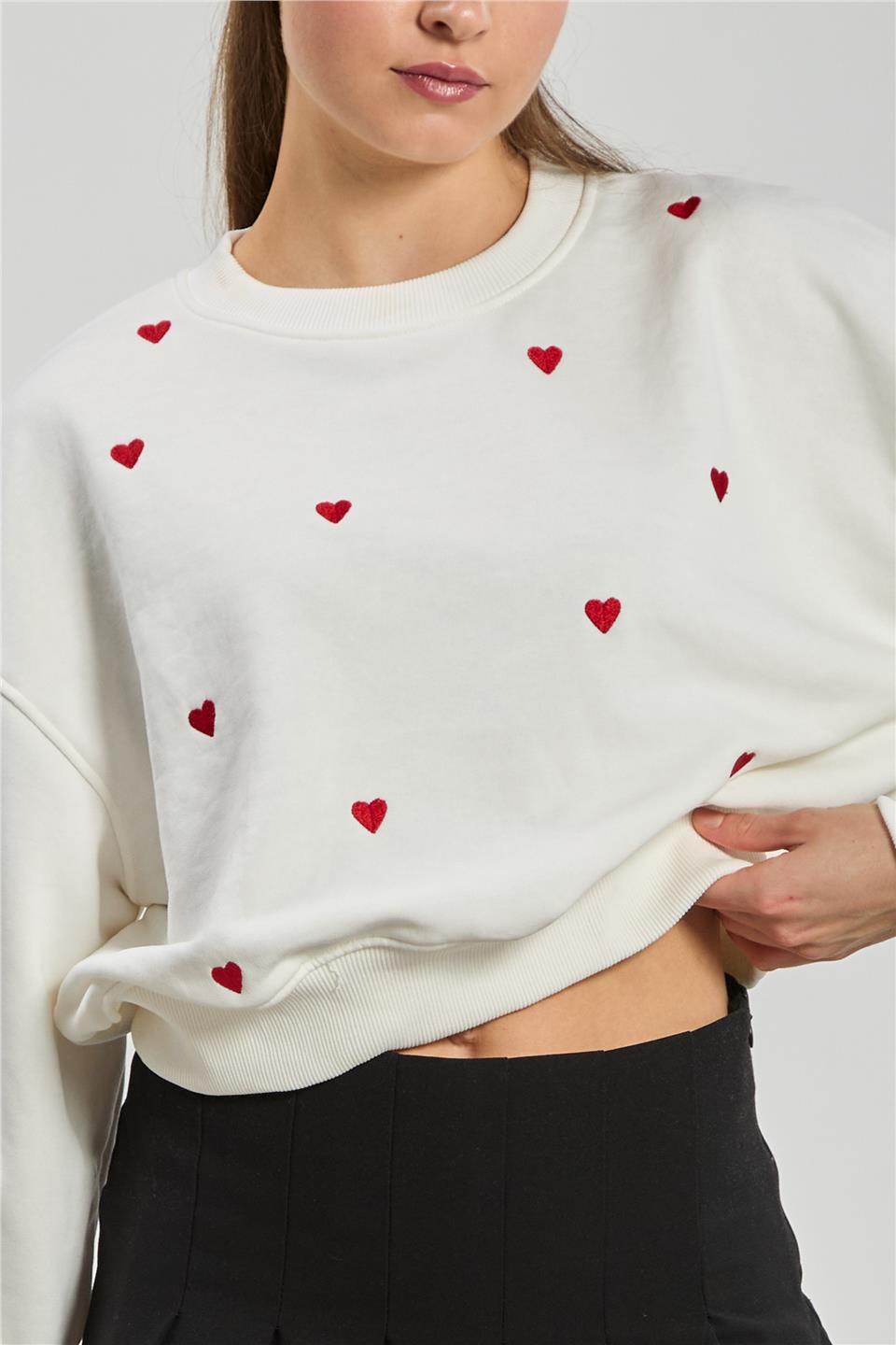 Kadın Kalp Nakışlı Kısa Sweatshirt - Ekru