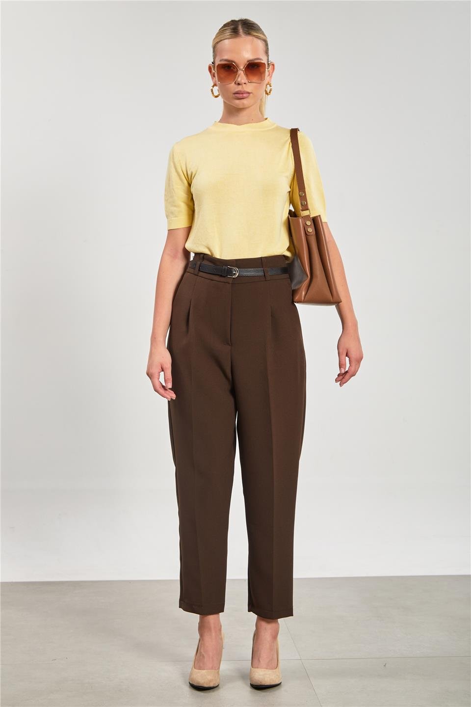 Kadın Kemerli Havuç Kumaş Pantolon - Kahve