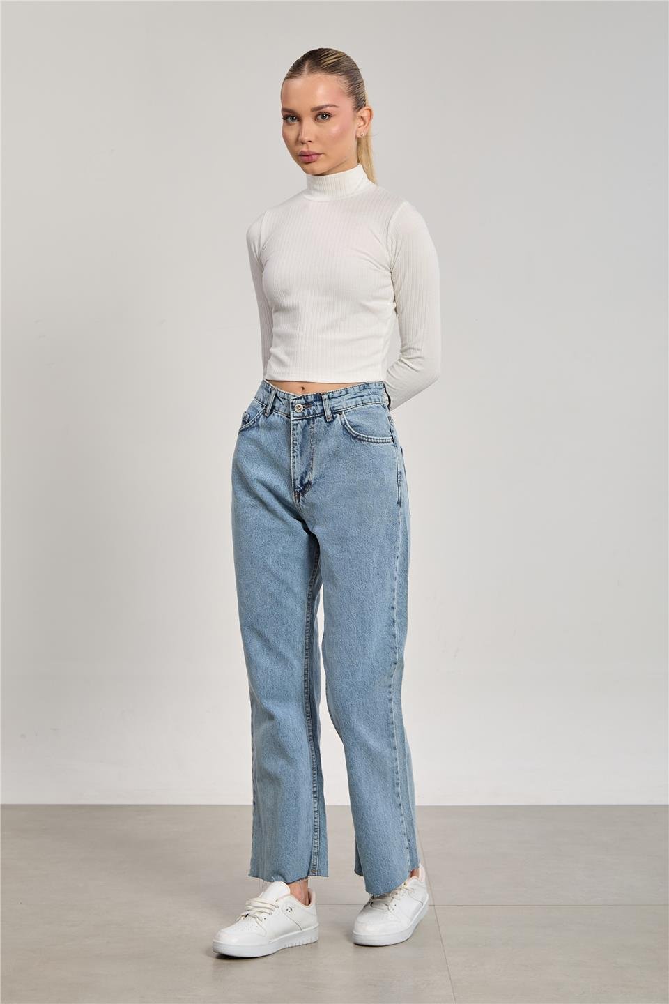 Kesik Paça Mom Fit Jean Pantolon - Mavi Kar Y.