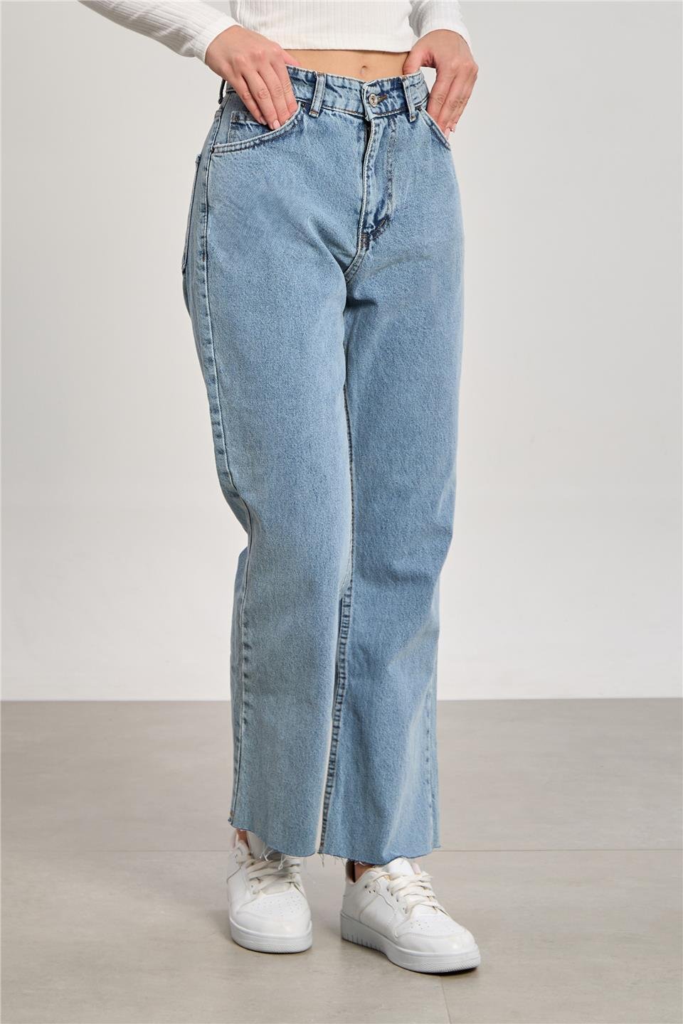 Kesik Paça Mom Fit Jean Pantolon - Mavi Kar Y.