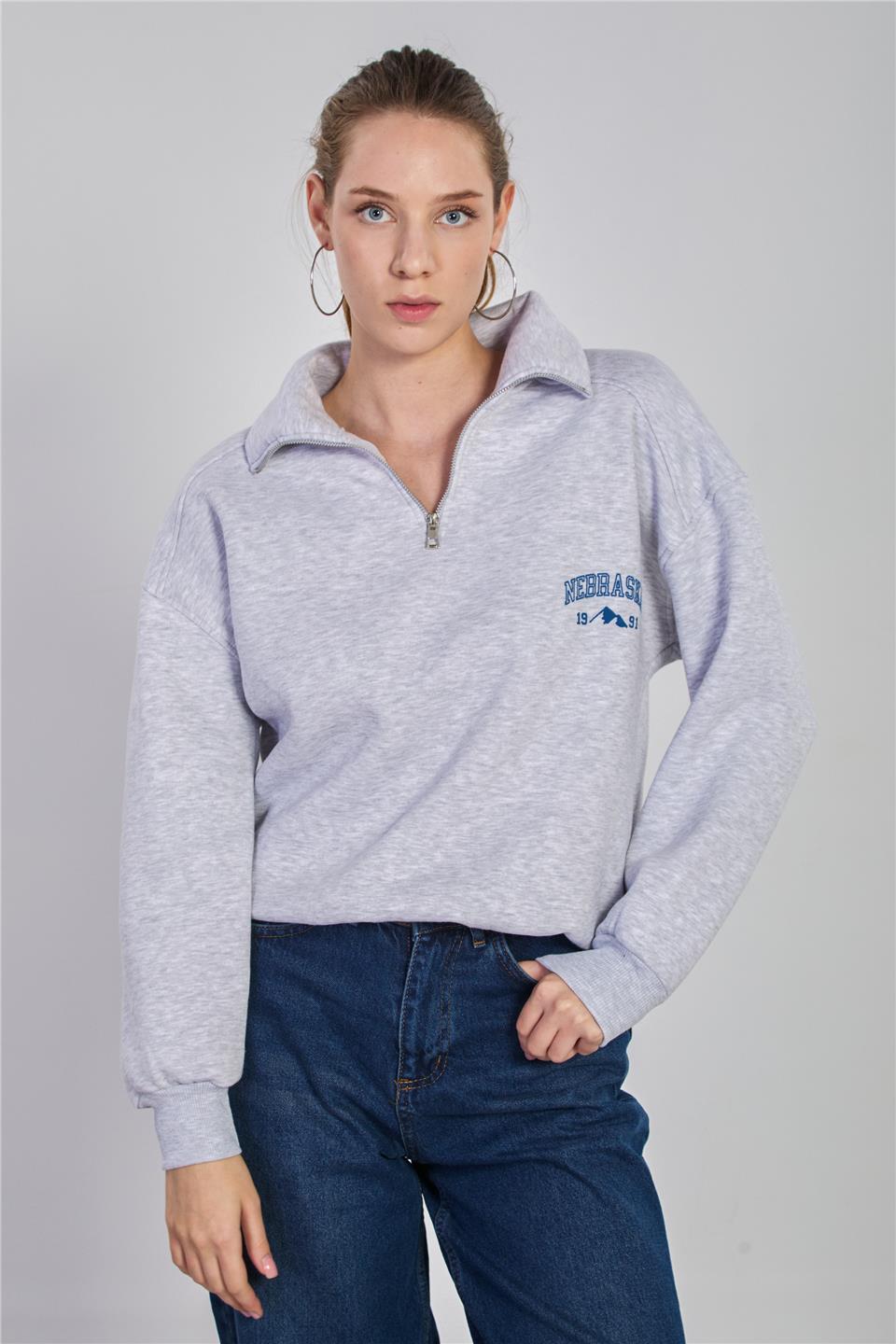 Kadın Yarım Fermuarlı Nebraska Baskılı Sweatshirt - Kar Melanj