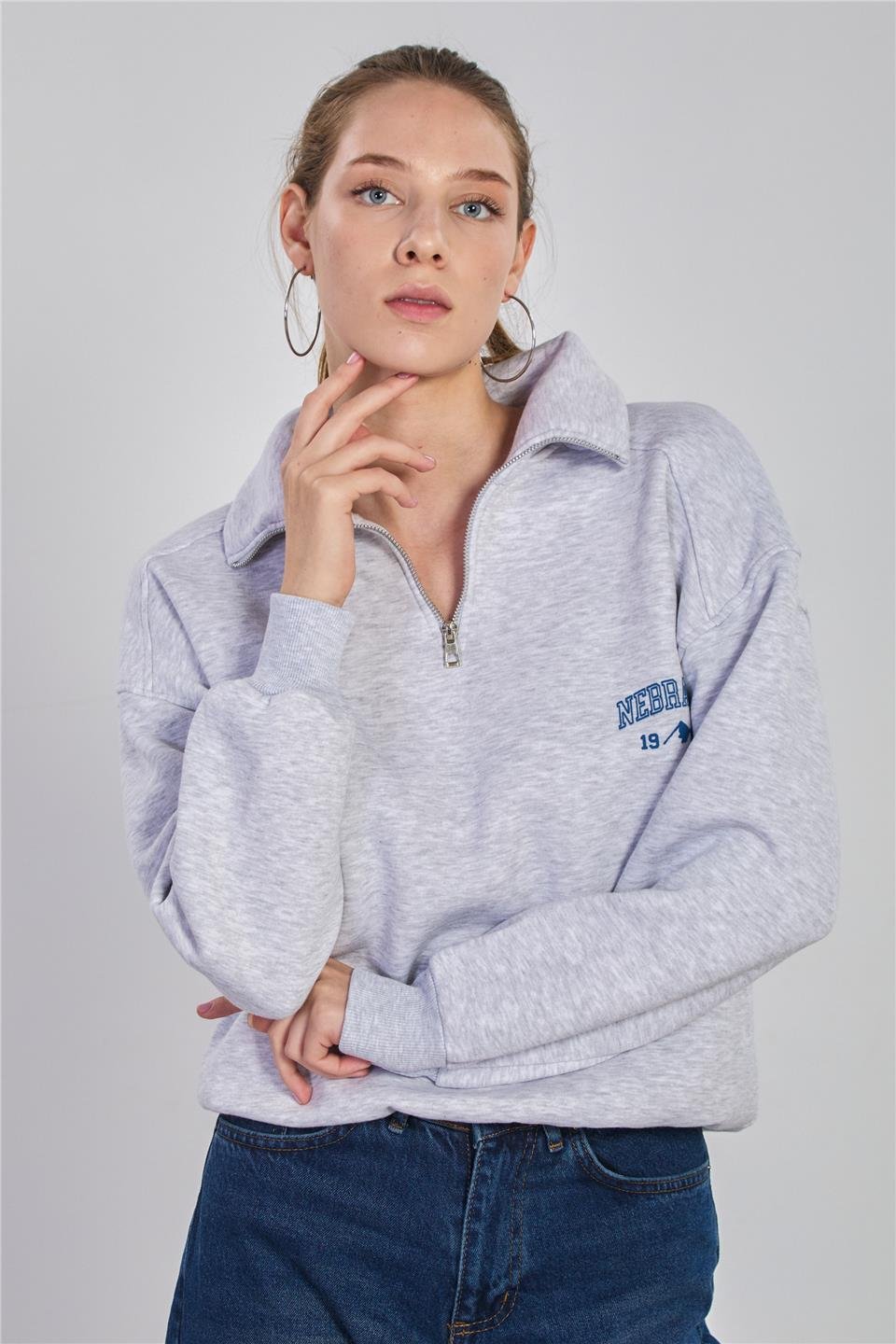 Kadın Yarım Fermuarlı Nebraska Baskılı Sweatshirt - Kar Melanj