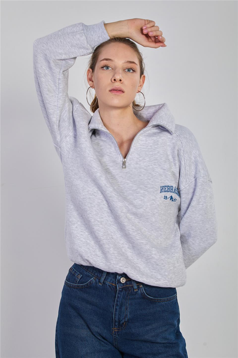 Kadın Yarım Fermuarlı Nebraska Baskılı Sweatshirt - Kar Melanj