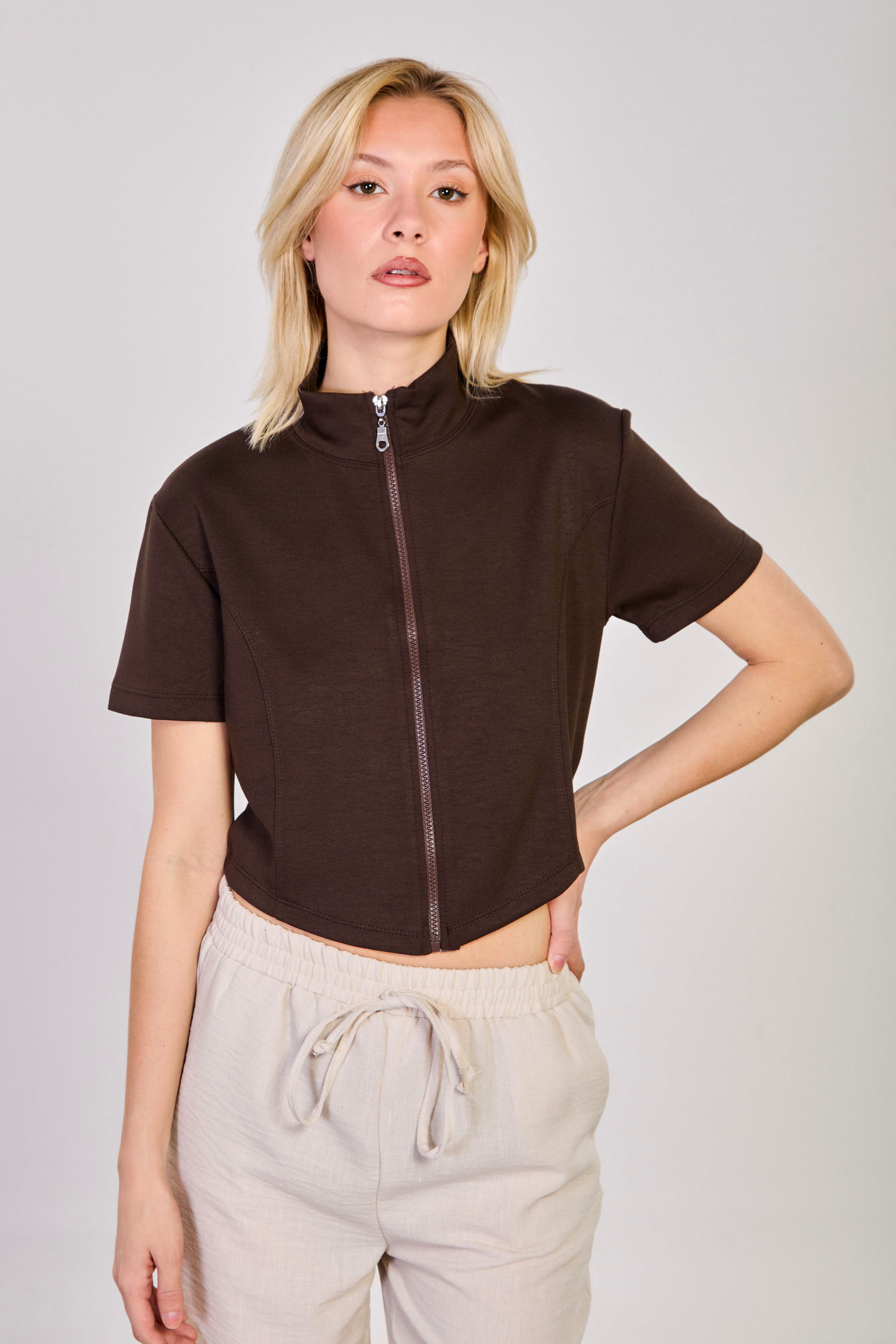 Kadın Kısa Kollu Fermuarlı Bluz - Kahve