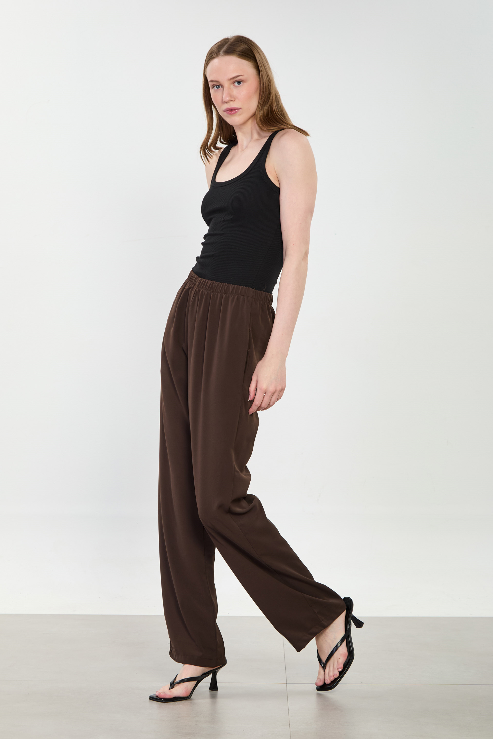 Kadın Beli Lastikli Dökümlü Bol Pantolon - Kahve