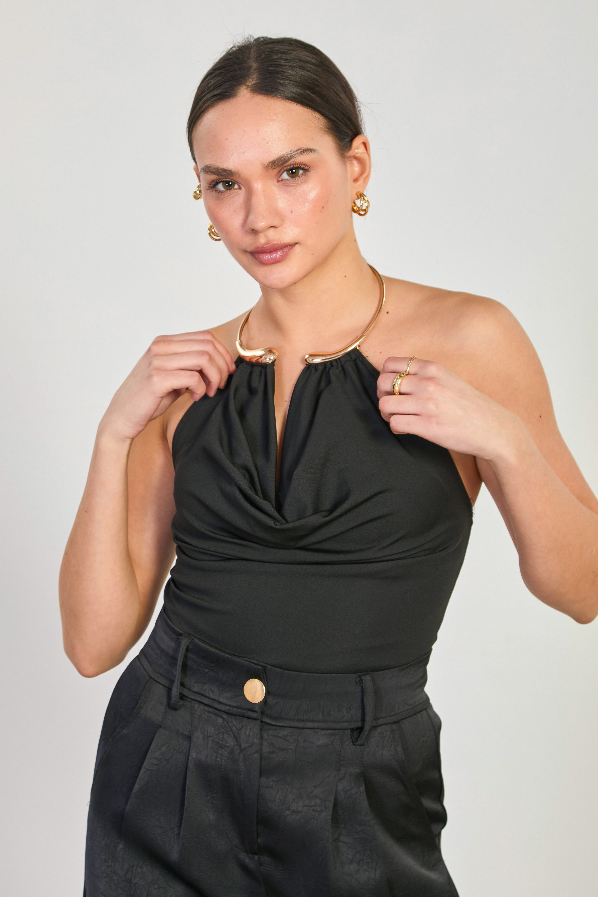 Kadın Tokalı Boyundan Geçmeli Degaje Yaka Bluz - Siyah