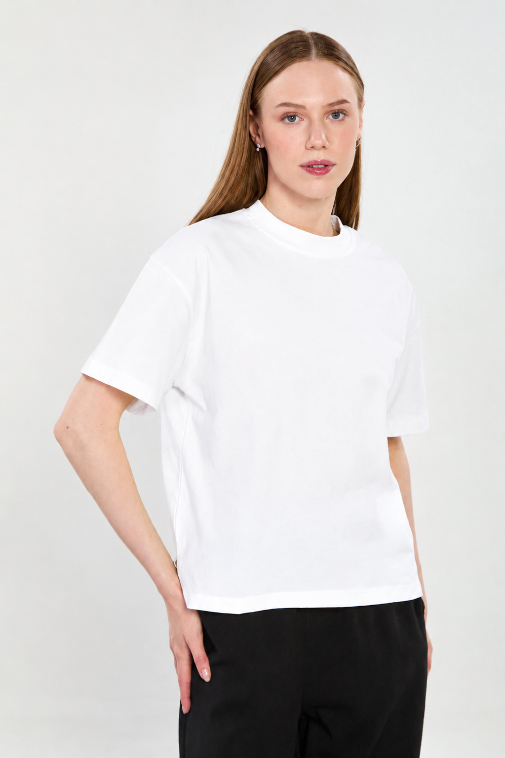 Kadın Dik Yaka Yanı Yırtmaçlı Basic T-Shirt - Beyaz