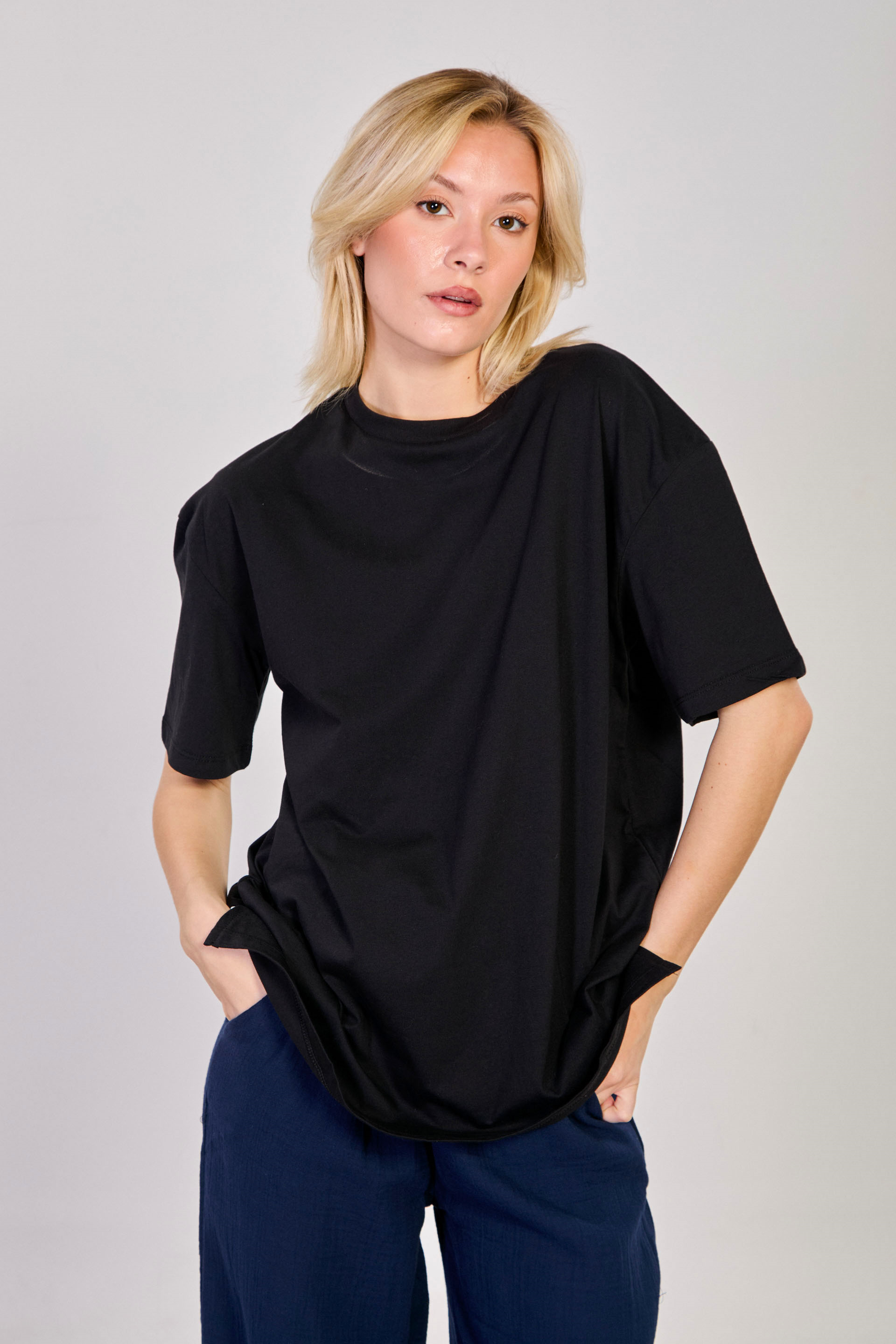 Yaka Bisiklet Yaka Yanı Yırtmaçlı Basic T-Shirt -  Siyah