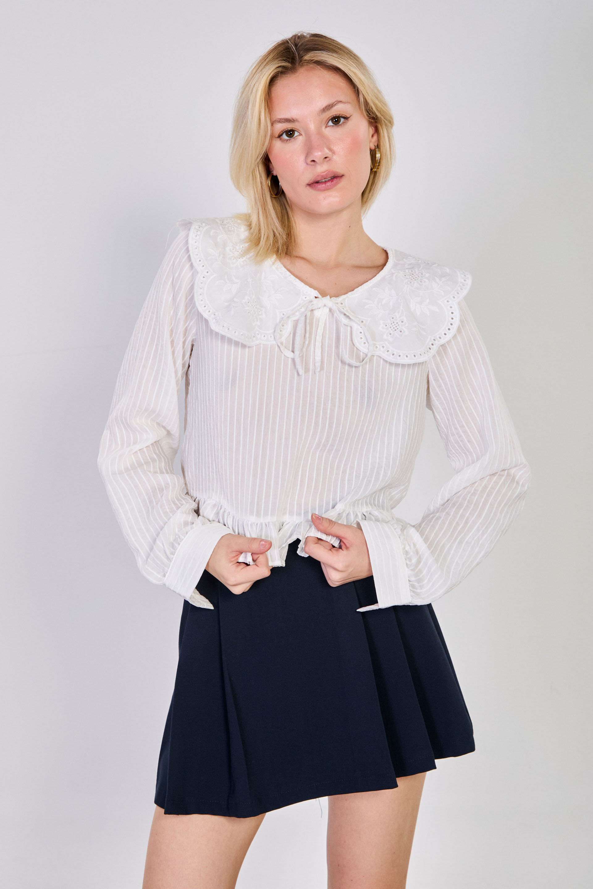 Kadın Yaka Dantelli Uzun Kollu Fırfırlı Bluz - Ekru