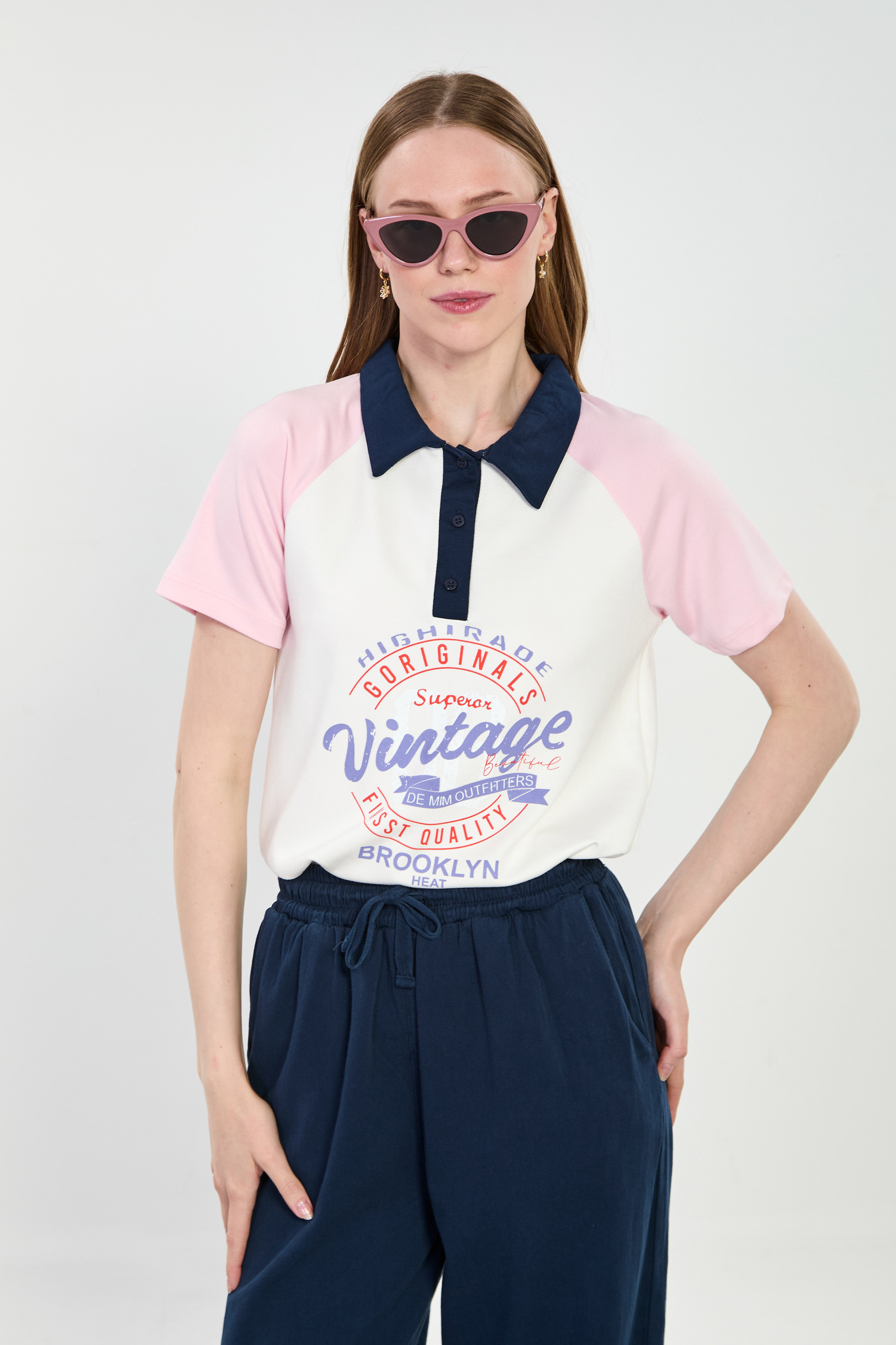 Kadın Gömlek Yaka Reglan Kol Baskılı T-Shirt - Ekru/Lacivert