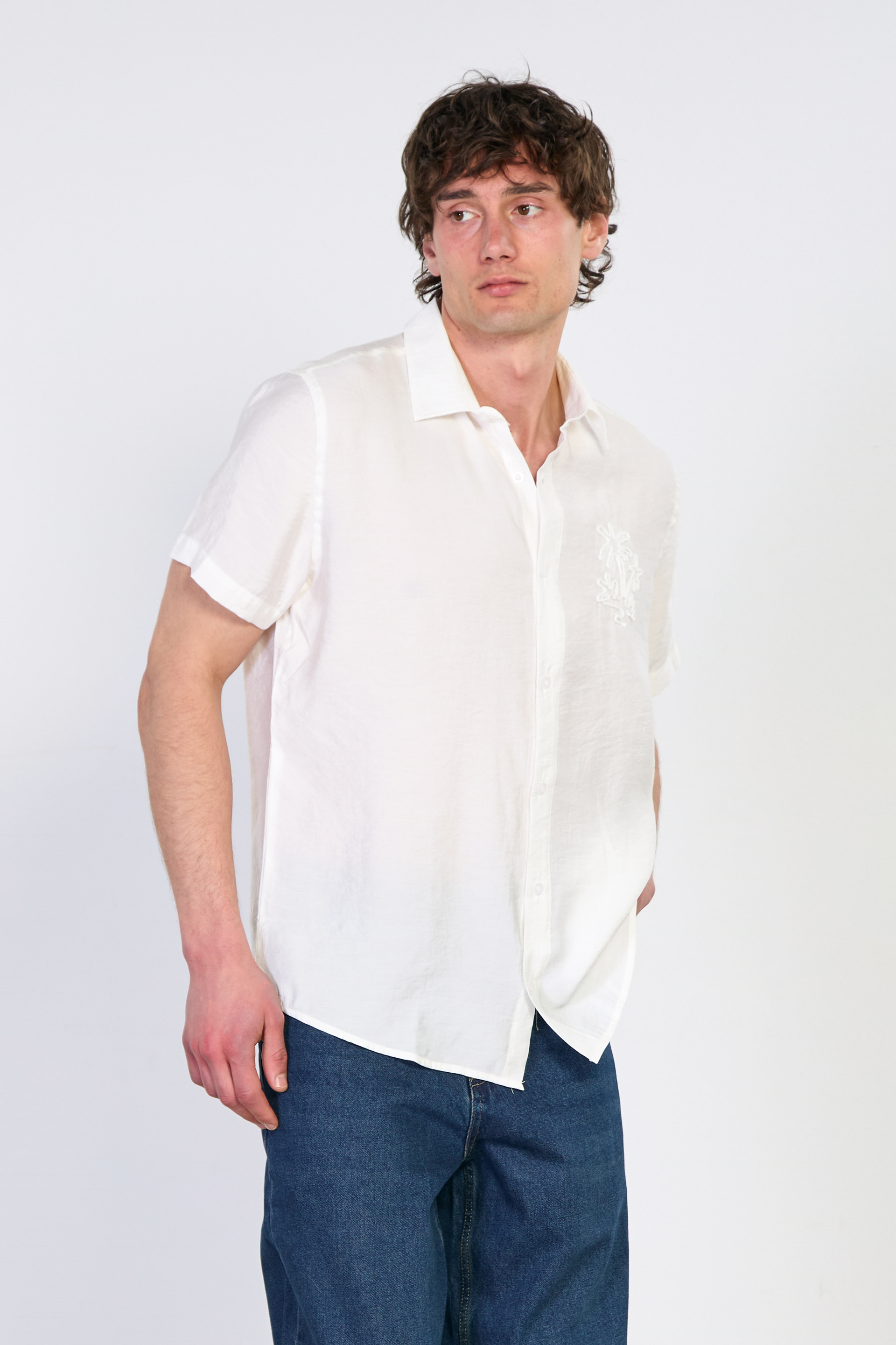 Erkek Yaka İşlemeli Kısa Kollu Gömlek - Beyaz