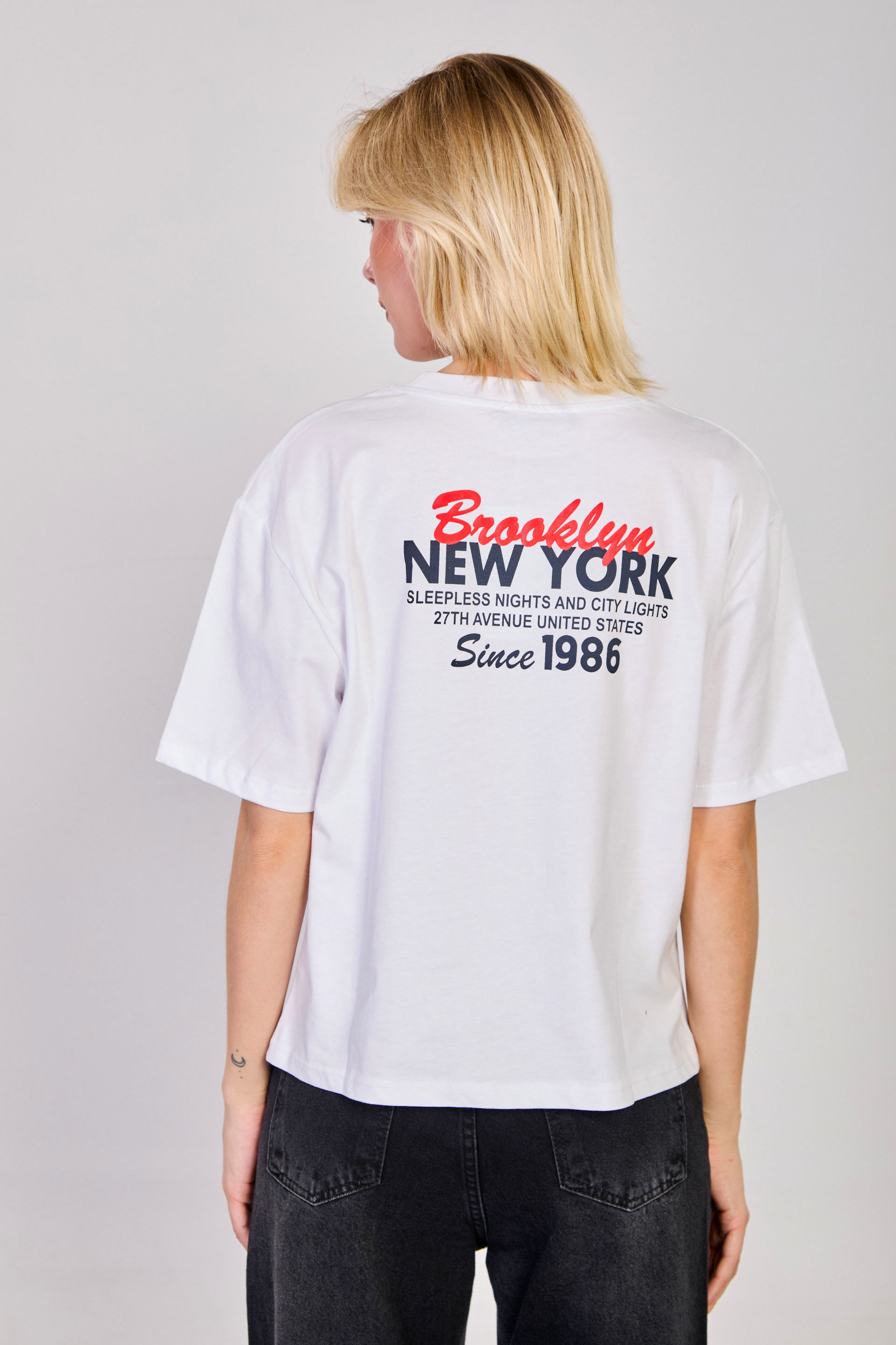 Kadın Göğüs ve Arka Baskılı T-Shirt - Beyaz