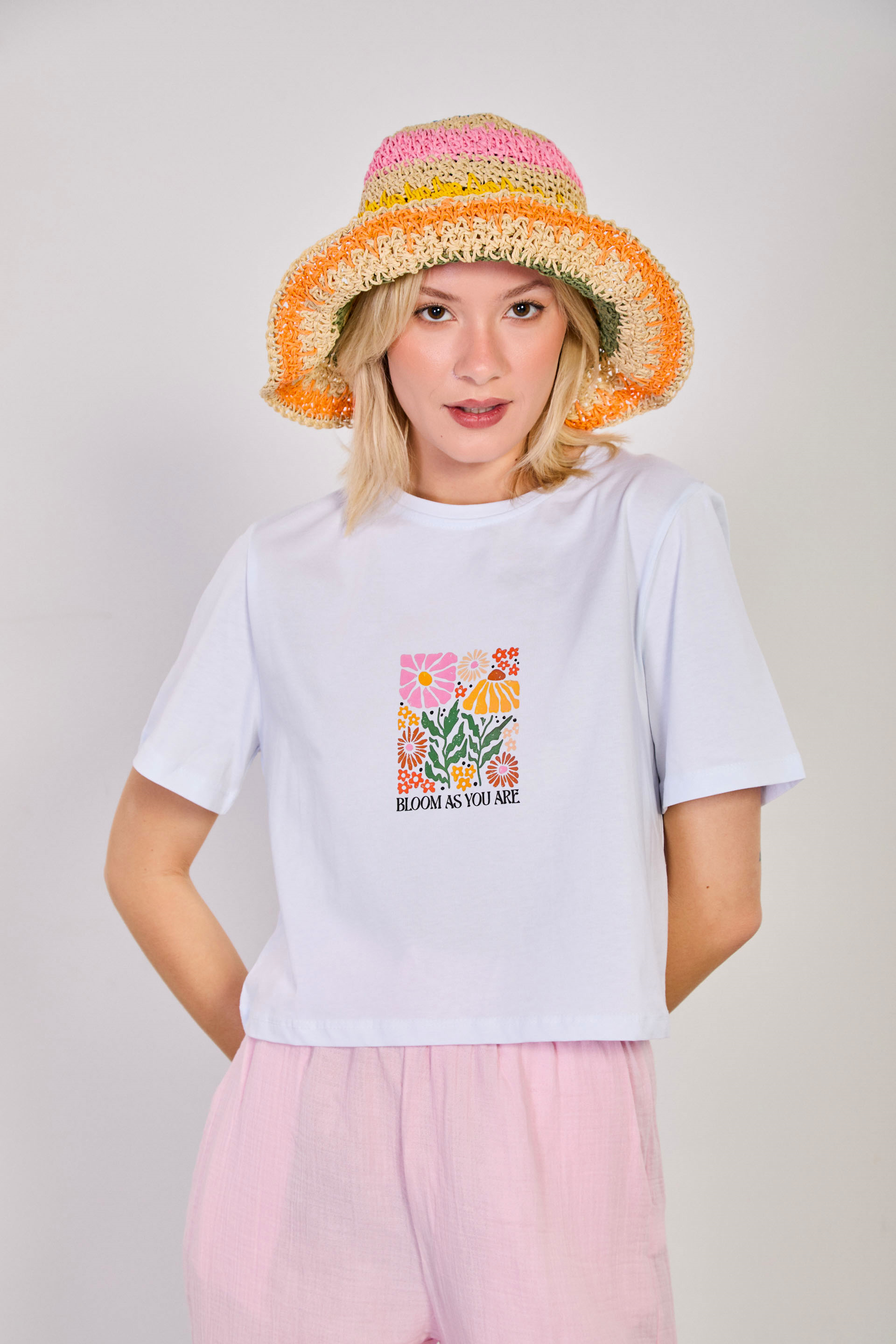 Kadın Çiçek Baskılı Crop T-Shirt - Beyaz