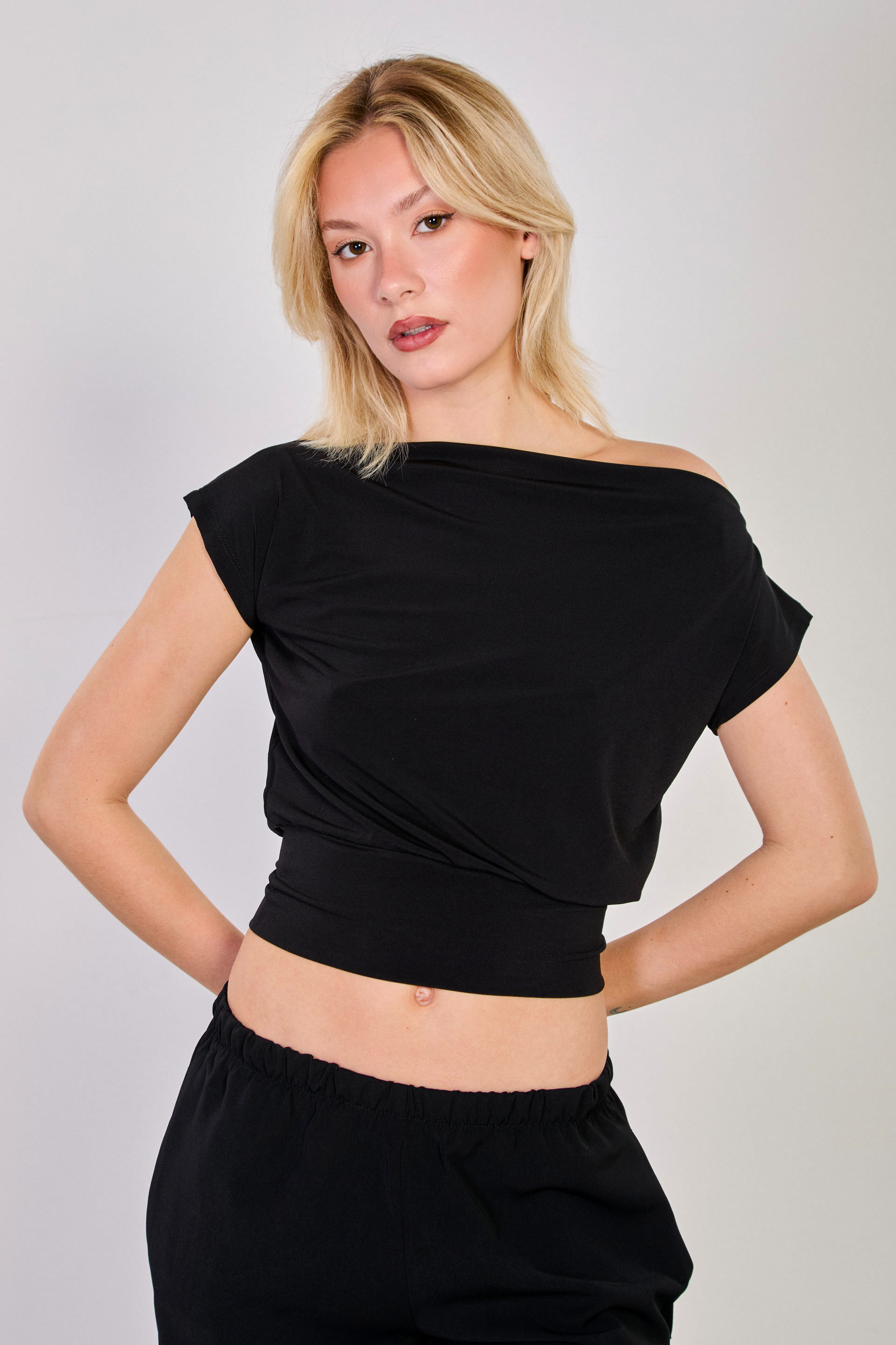 Kadın Kayık Yaka Drapeli Bluz - Siyah