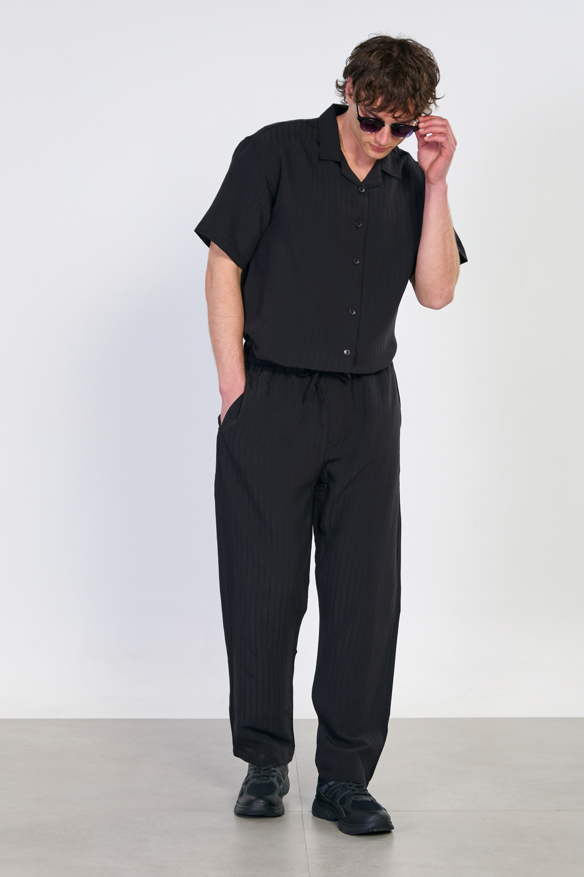 Erkek Çizgili Beli Bağlamalı Pantolon - Siyah