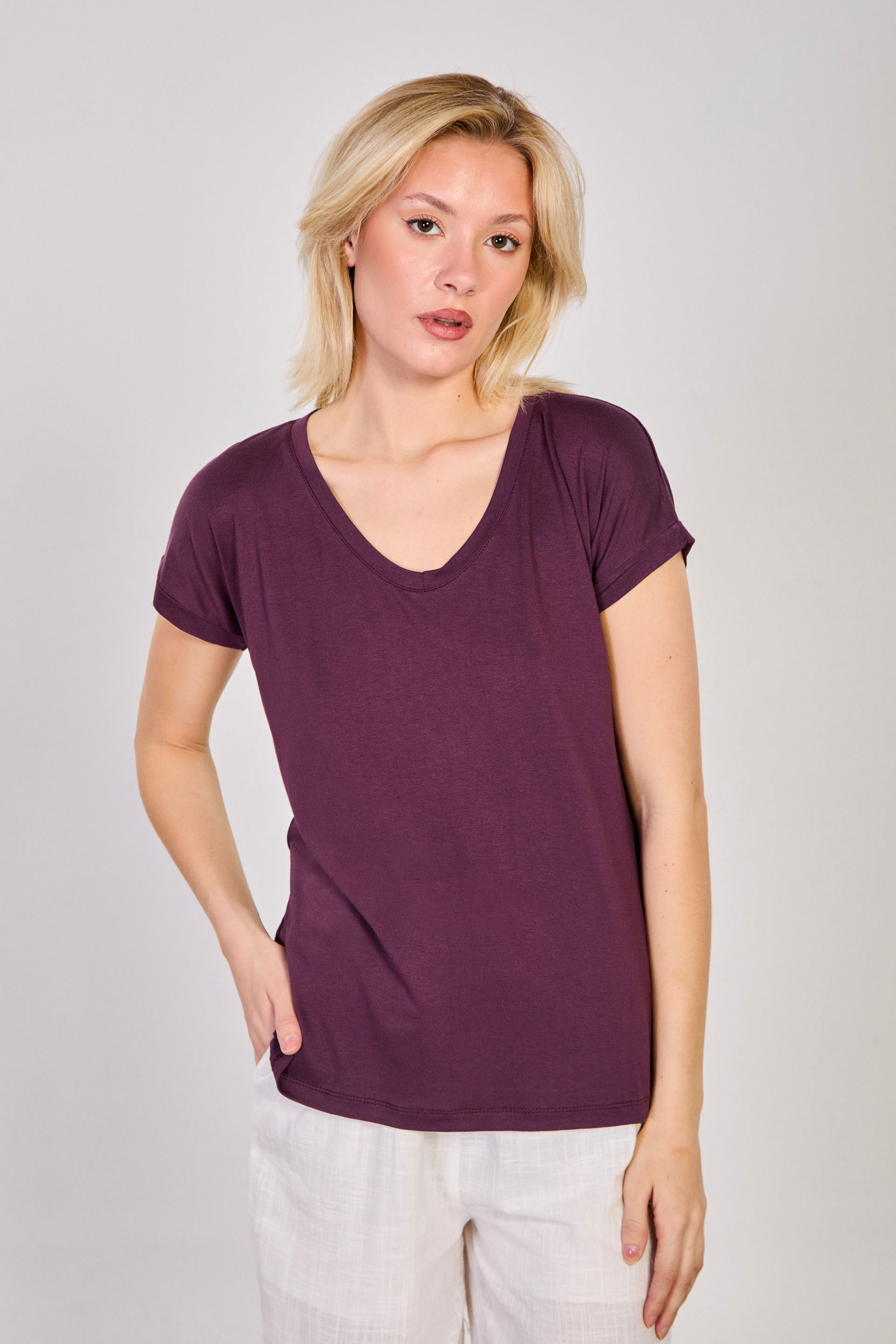 Kadın V Yaka Yırtmaçlı T-Shirt - Mürdüm