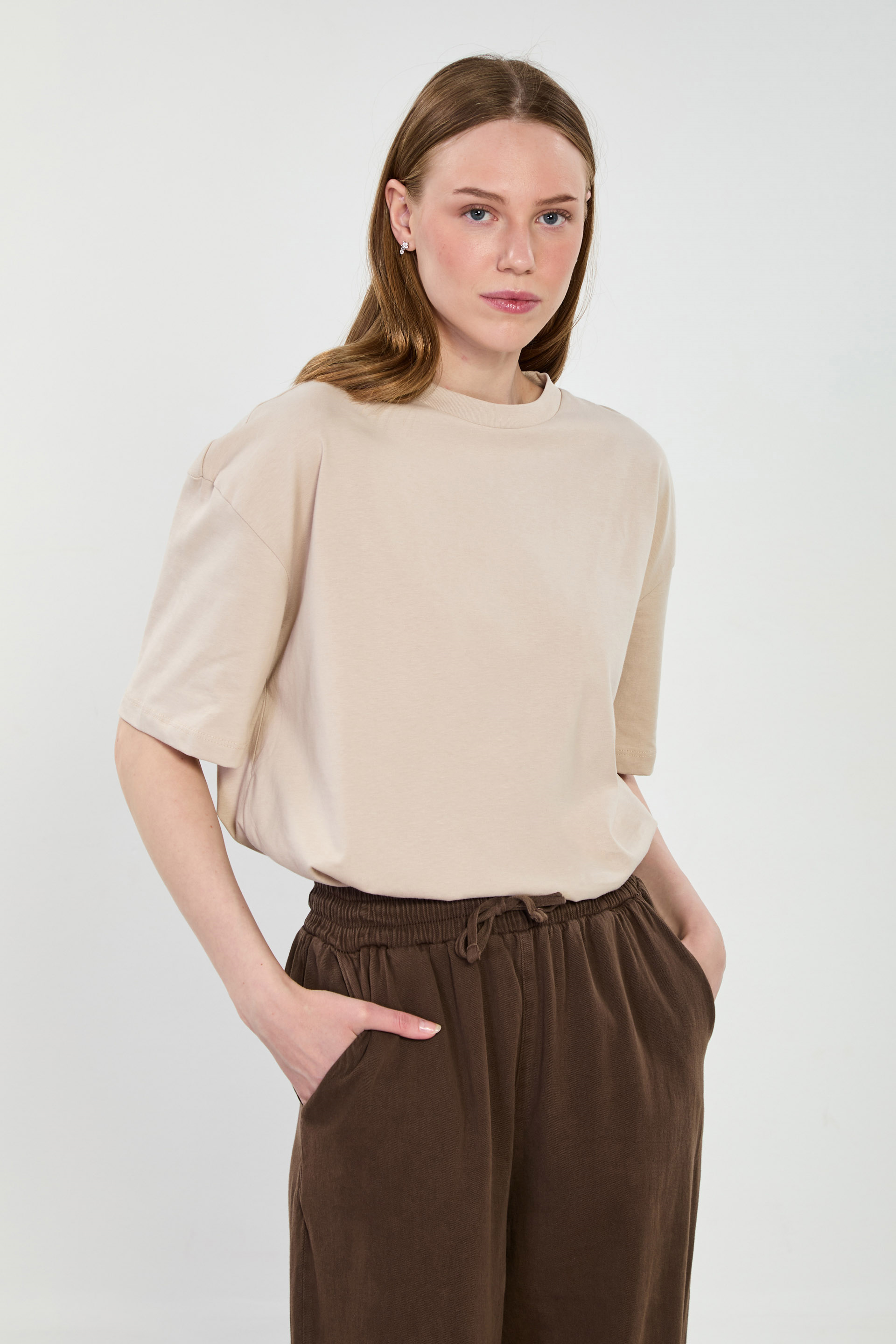 Kadın Bisiklet Yaka Yanı Yırtmaçlı Basic T-Shirt - Taş