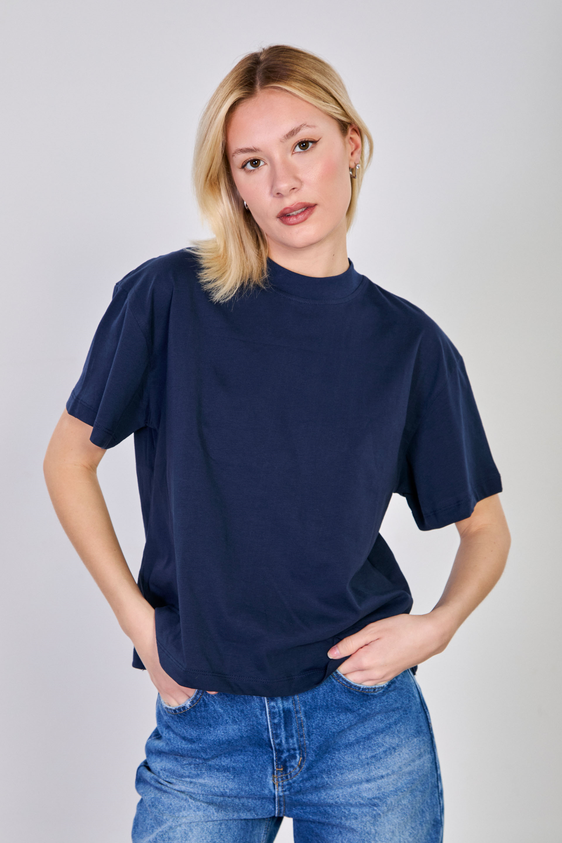 Kadın Dik Yaka Yanı Yırtmaçlı Basic T-Shirt - Lacivert