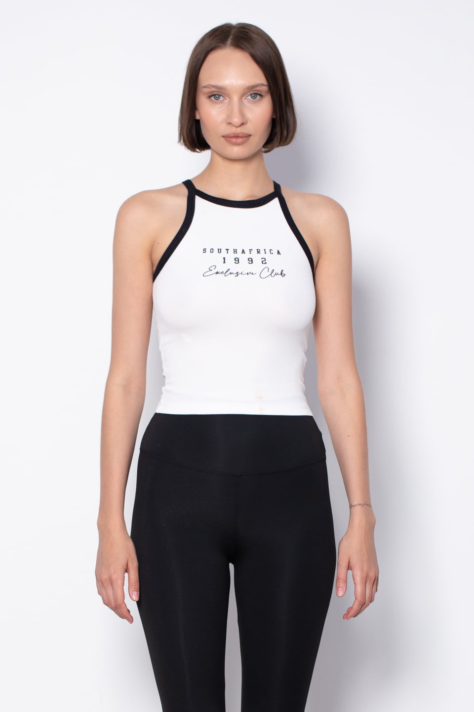 Askılı yazı baskılı crop body-5669 Beyaz